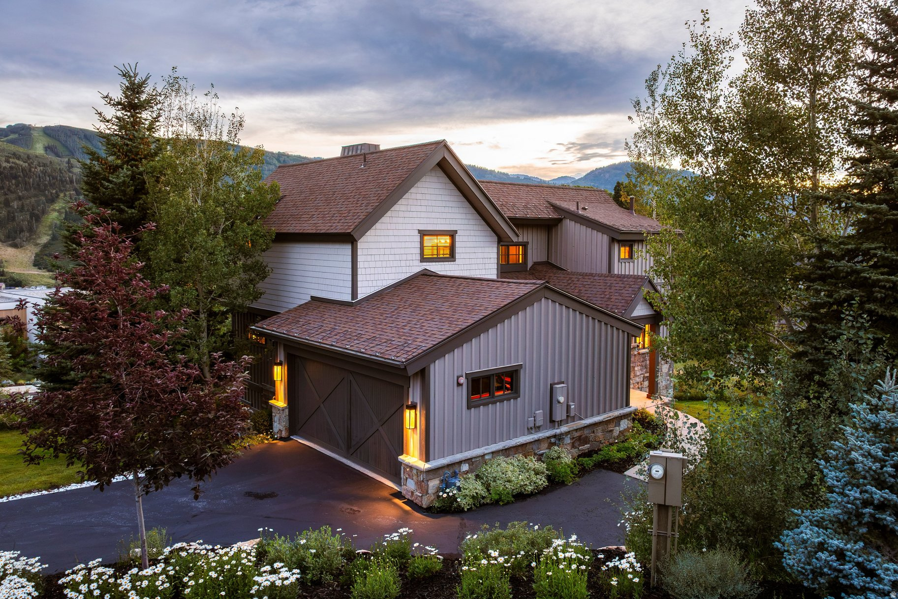 APRIL MOUNTAIN - Residential