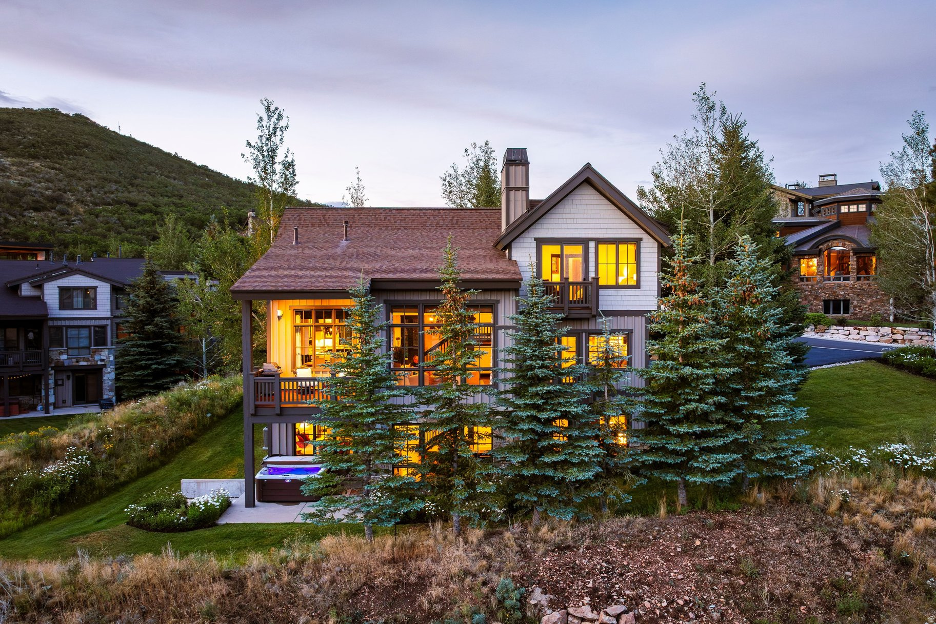APRIL MOUNTAIN - Residential