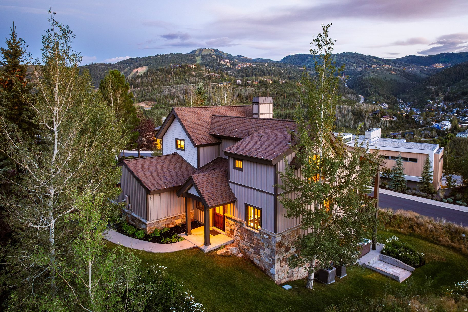 APRIL MOUNTAIN - Residential