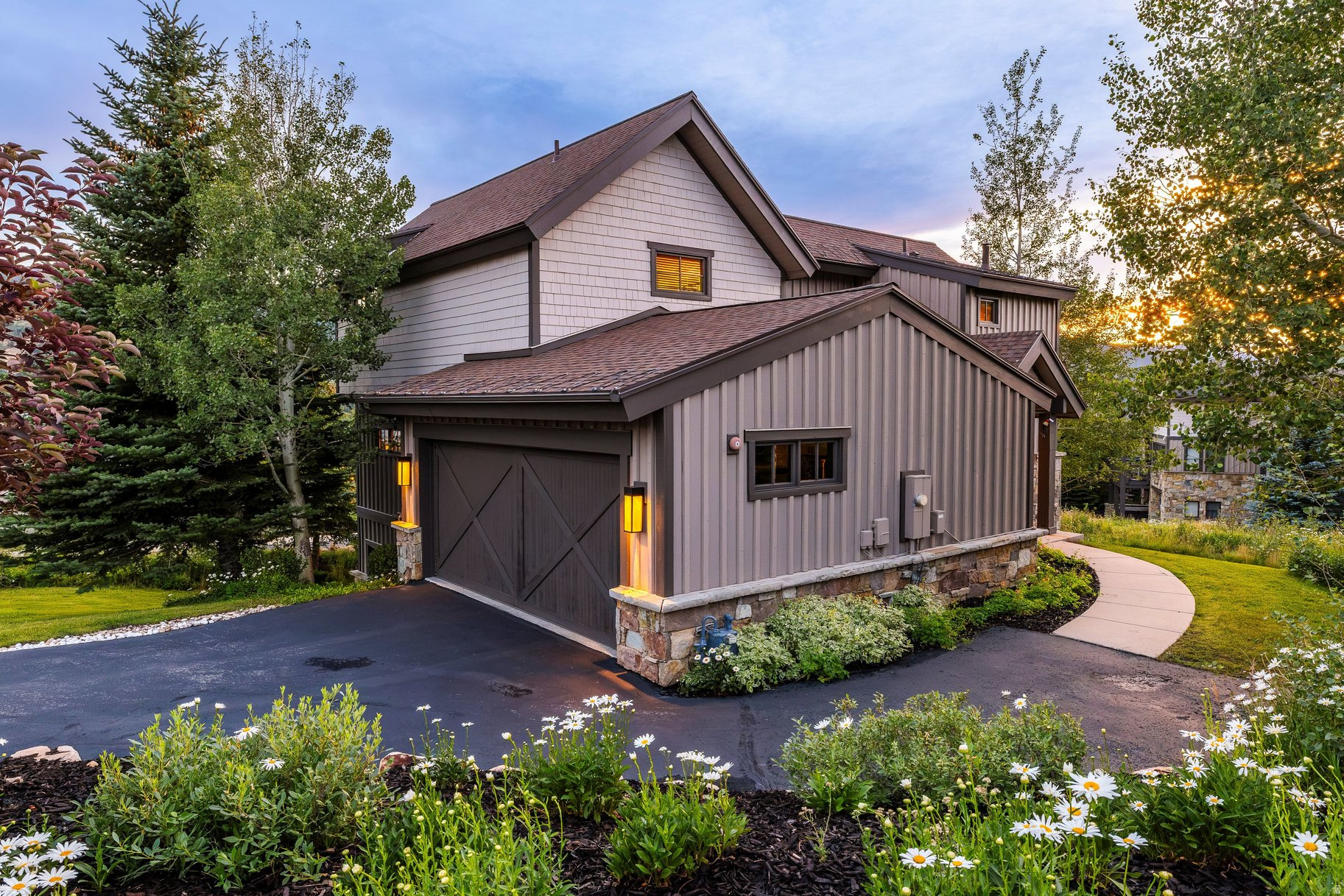 APRIL MOUNTAIN - Residential