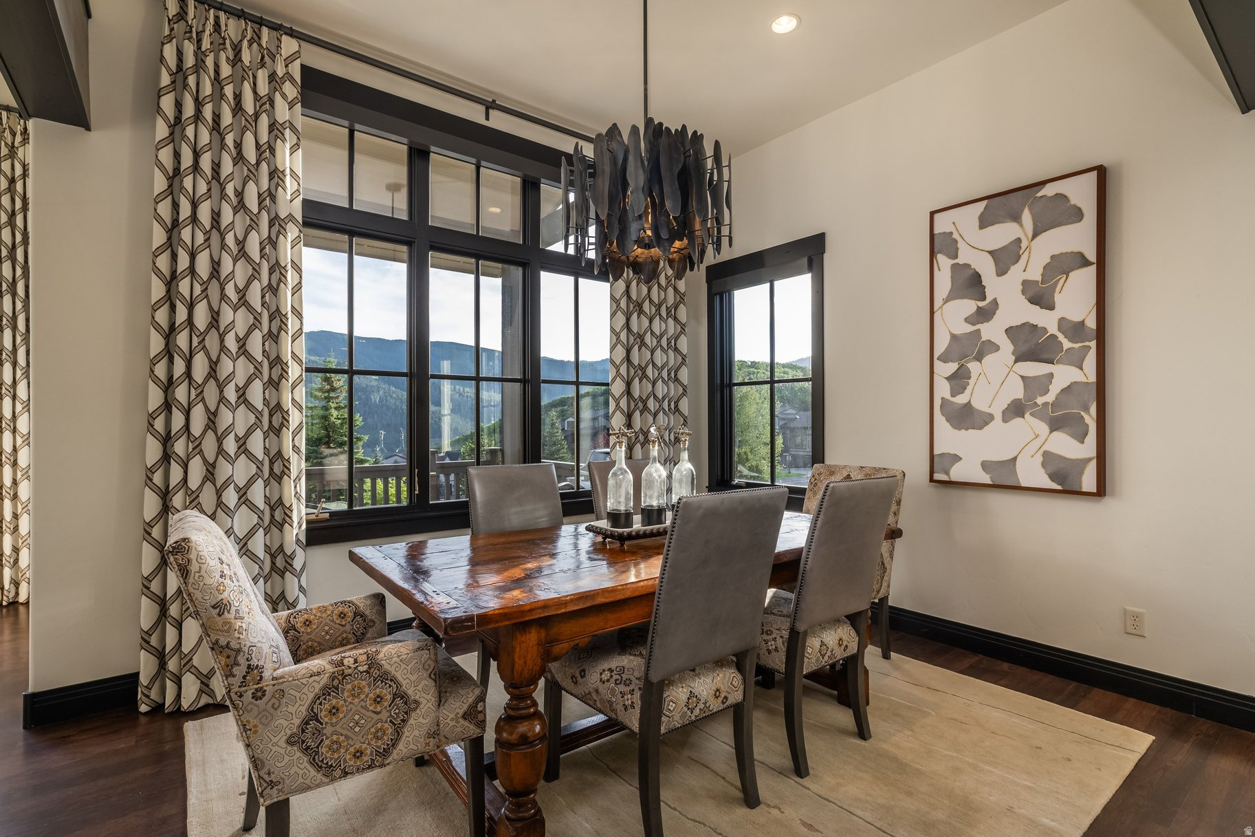 APRIL MOUNTAIN - Residential