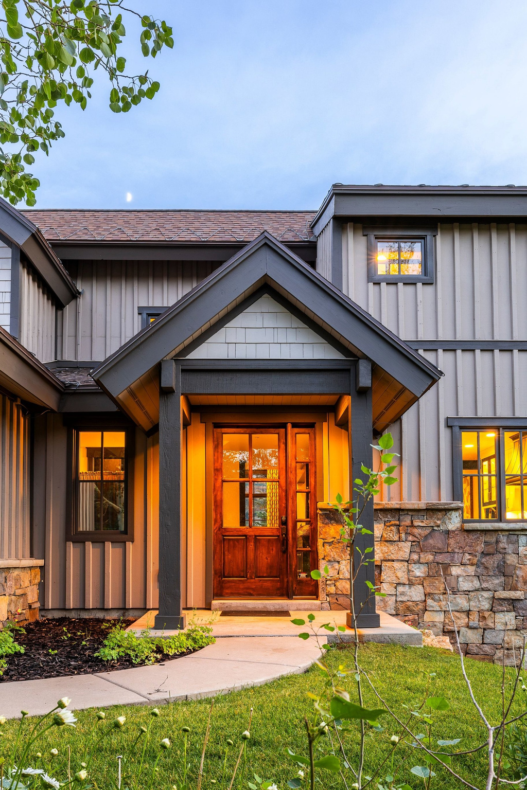 APRIL MOUNTAIN - Residential