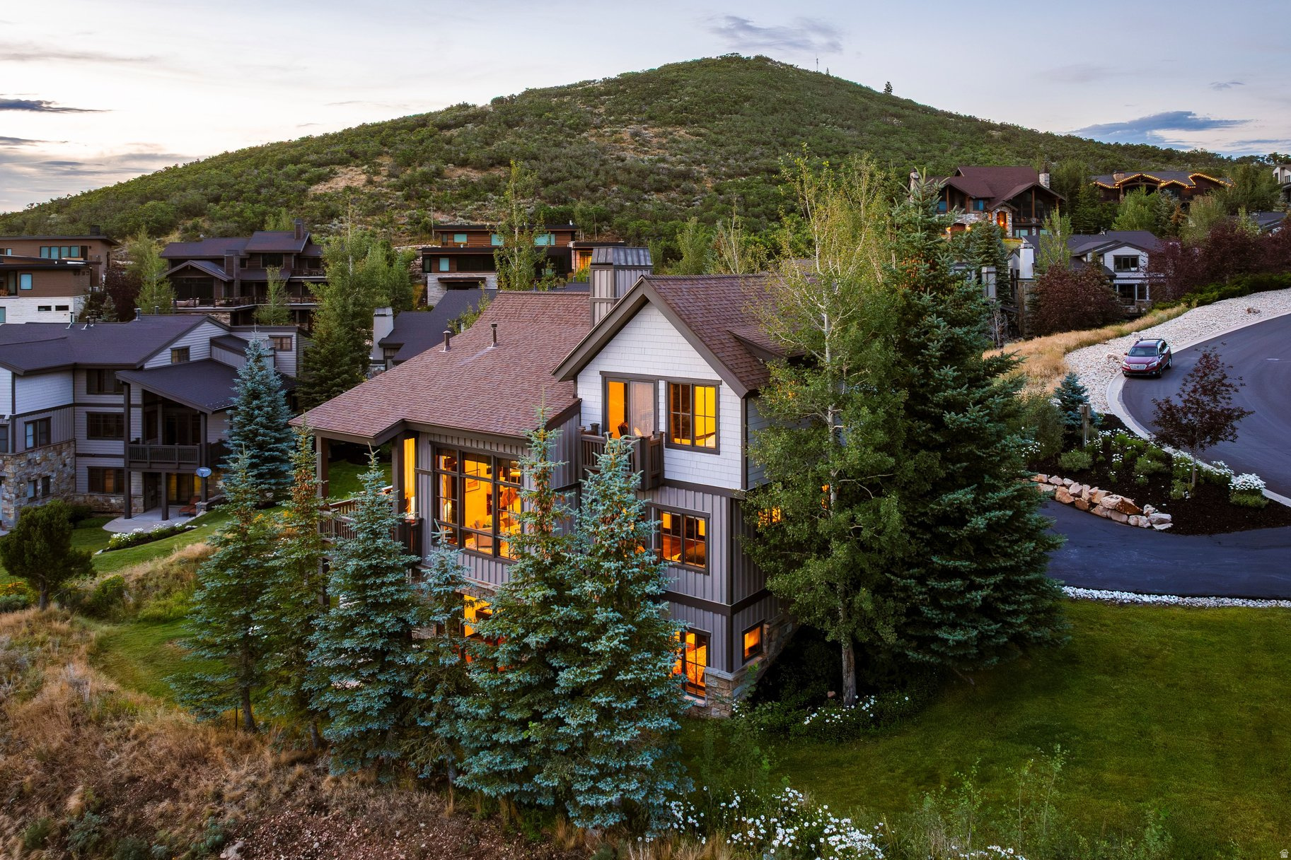 APRIL MOUNTAIN - Residential