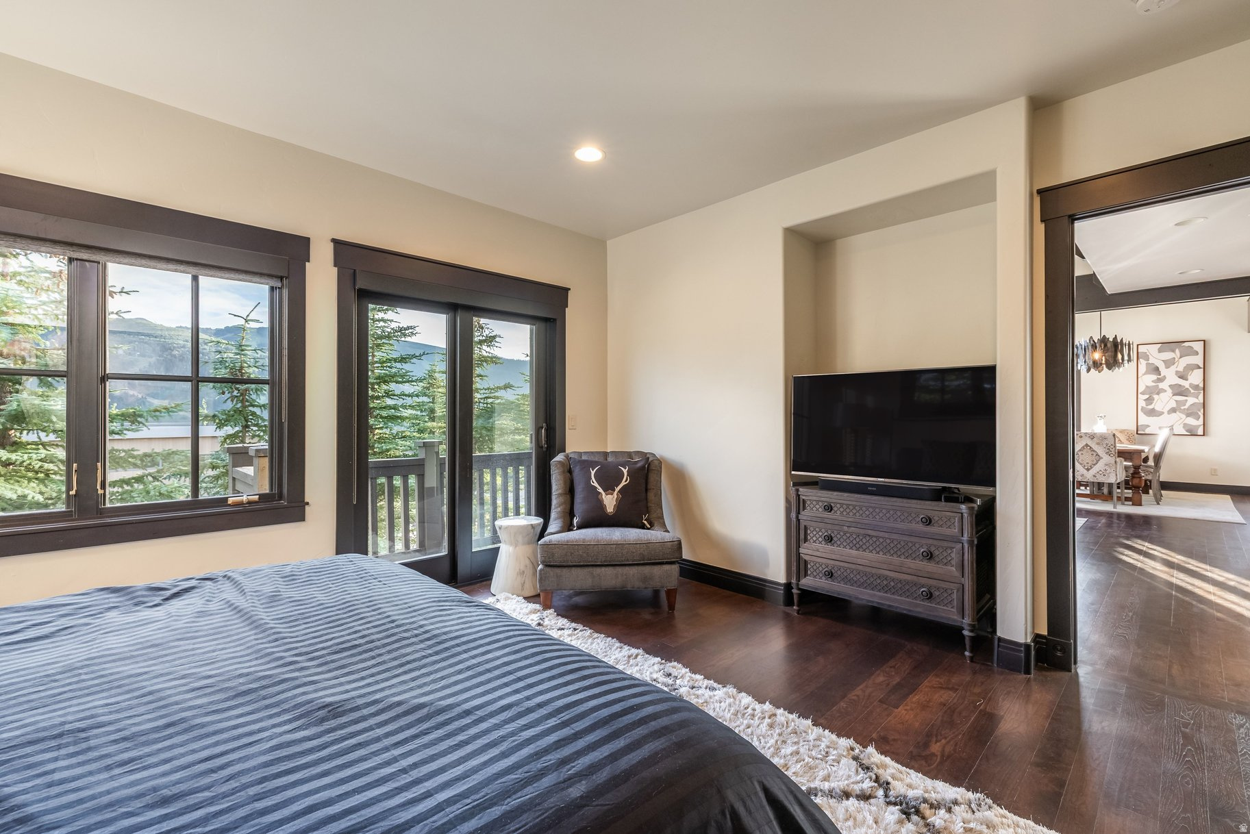 APRIL MOUNTAIN - Residential