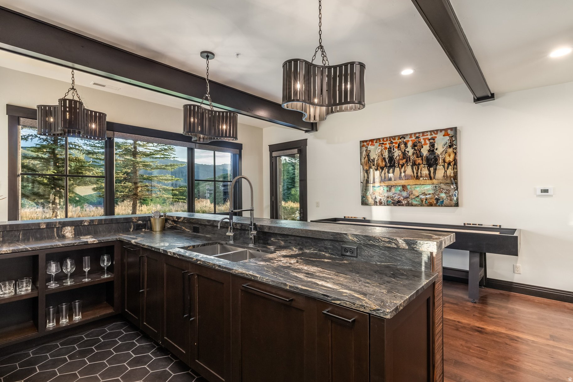 APRIL MOUNTAIN - Residential
