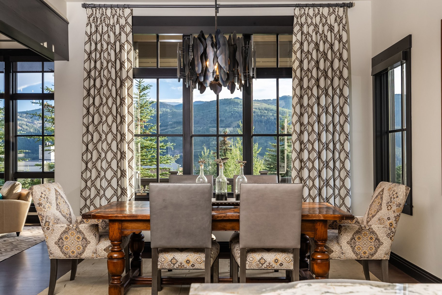 APRIL MOUNTAIN - Residential