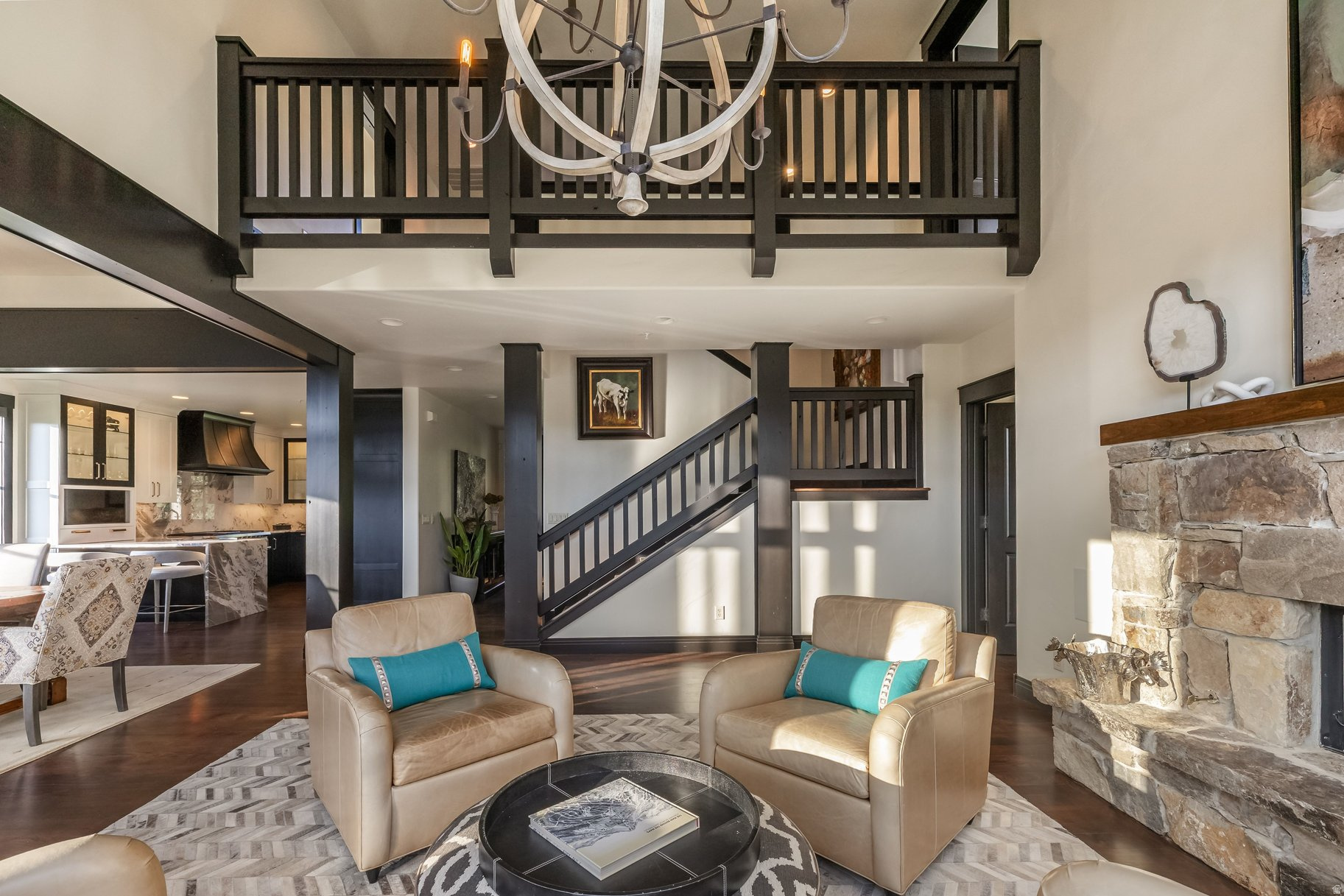 APRIL MOUNTAIN - Residential