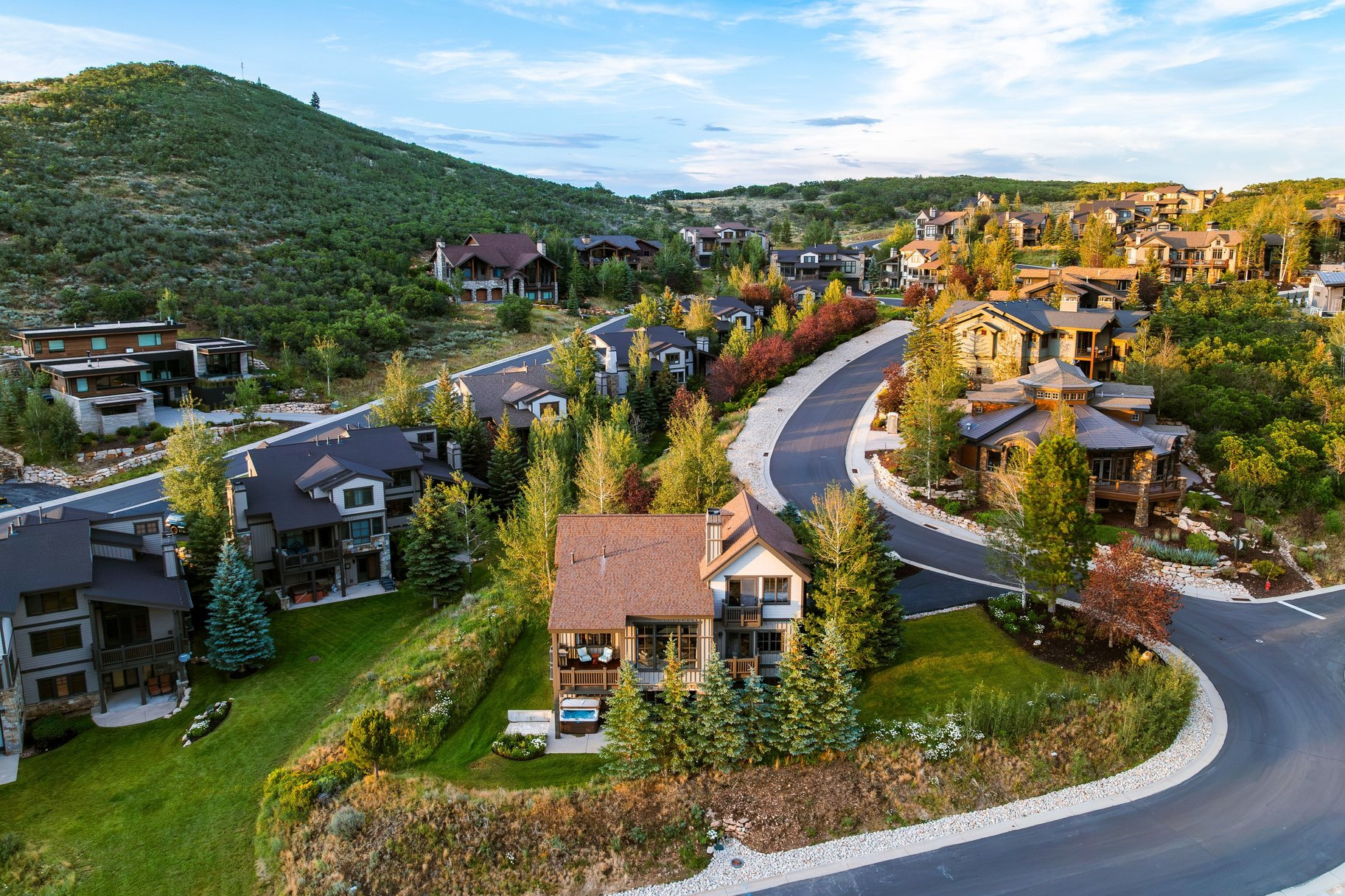 APRIL MOUNTAIN - Residential