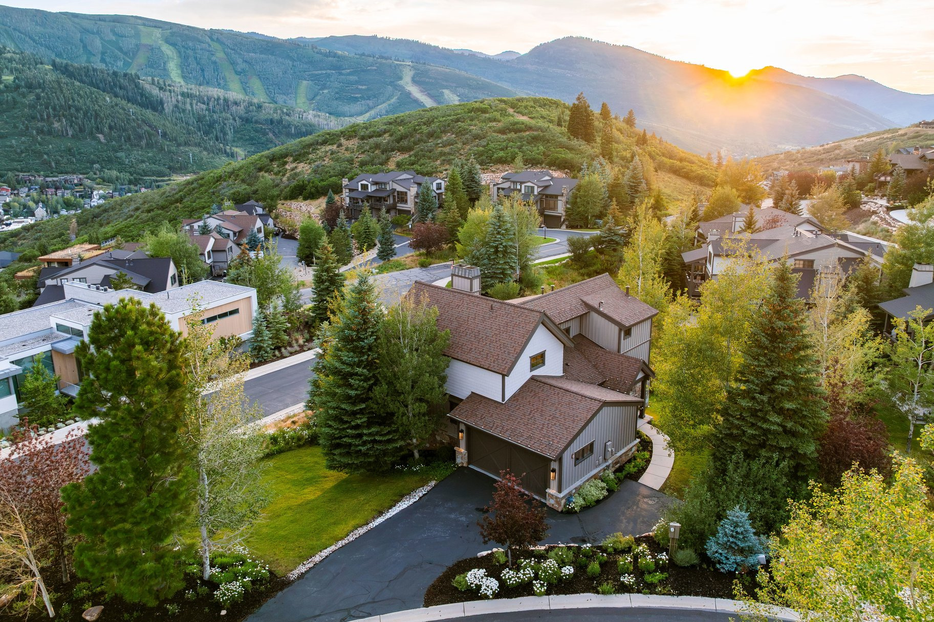 APRIL MOUNTAIN - Residential