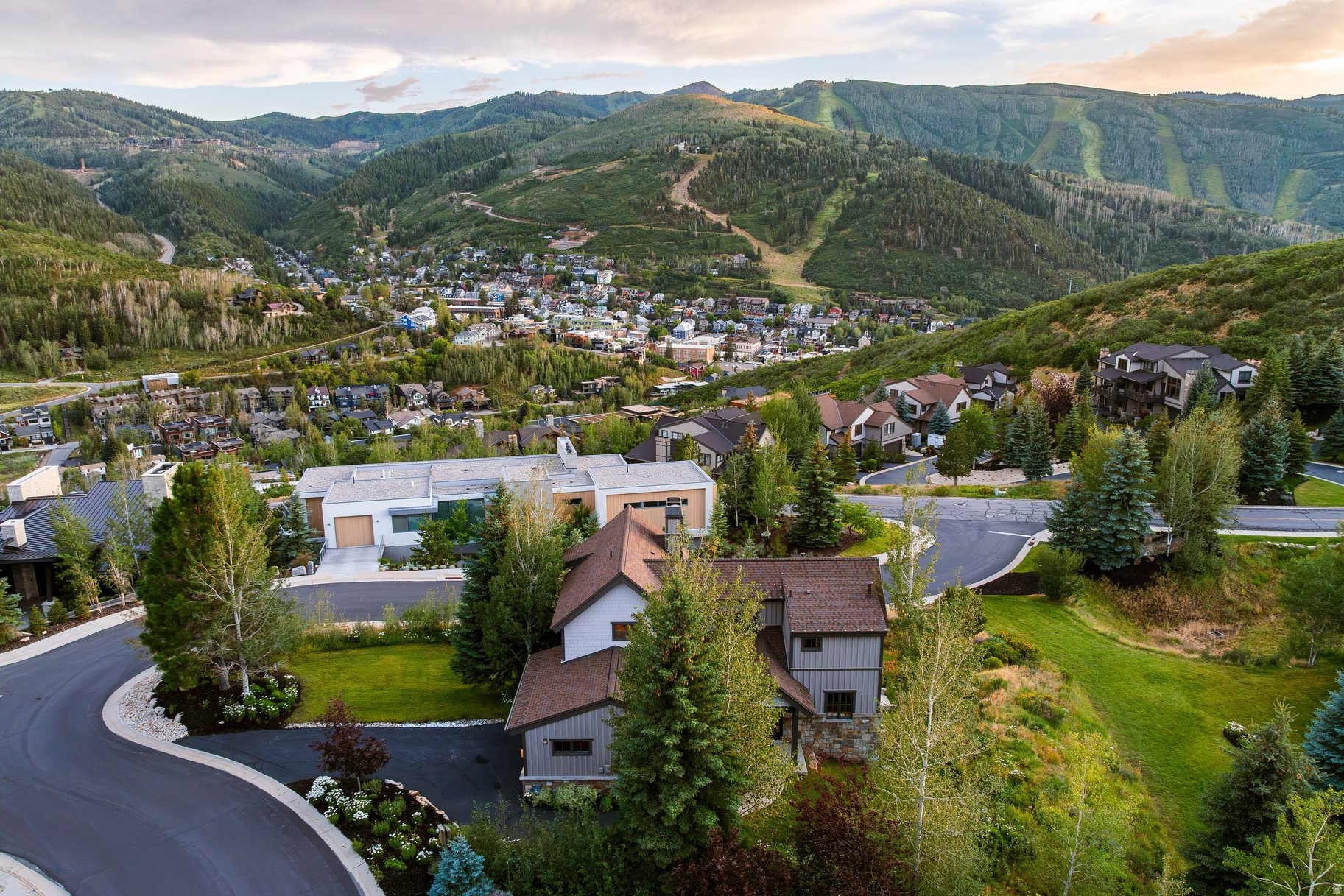 APRIL MOUNTAIN - Residential