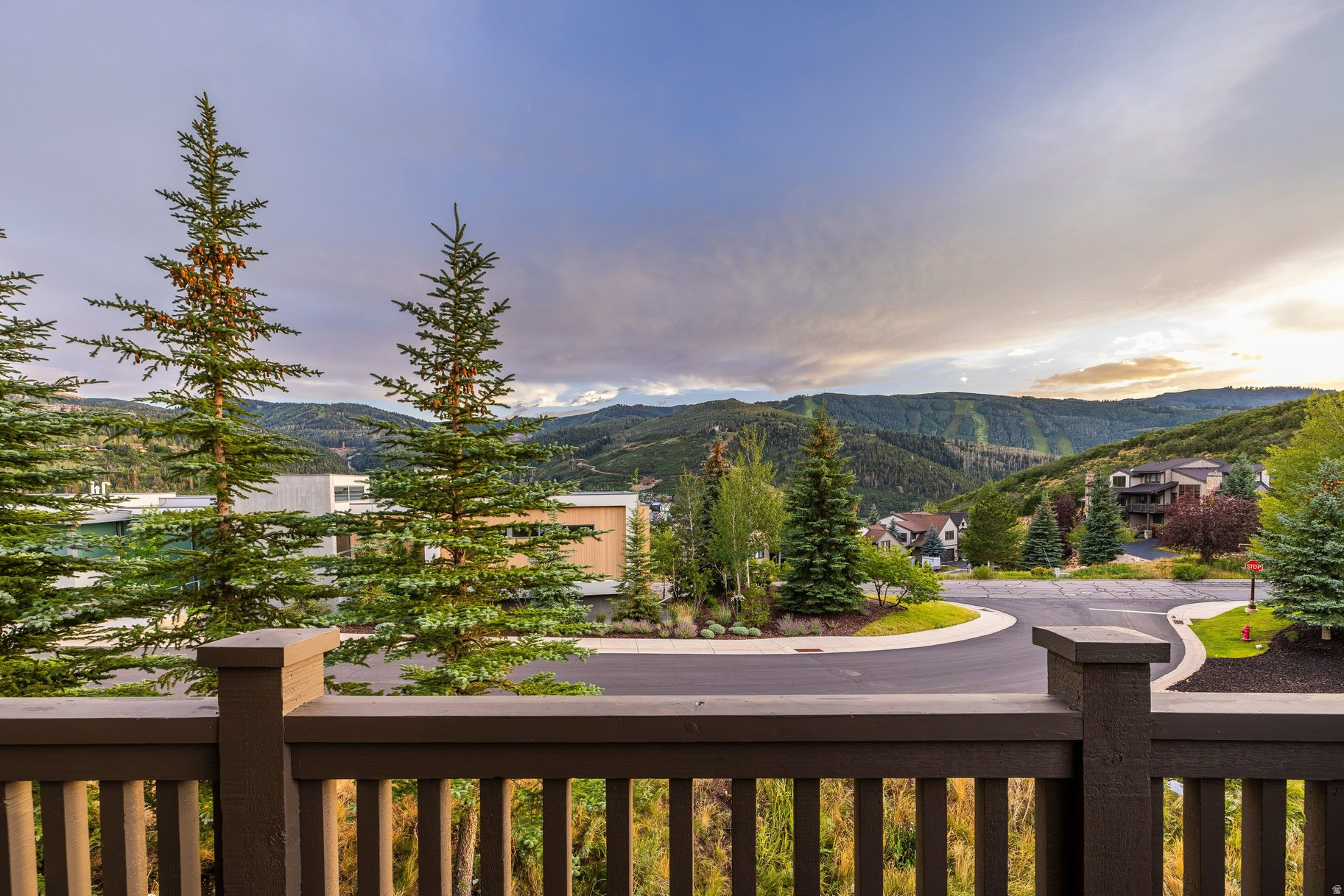 APRIL MOUNTAIN - Residential