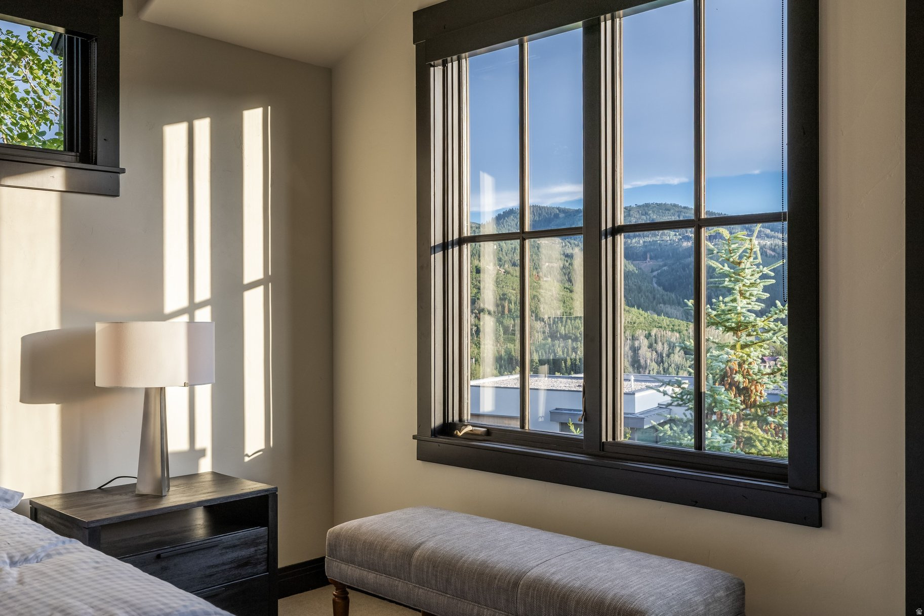 APRIL MOUNTAIN - Residential