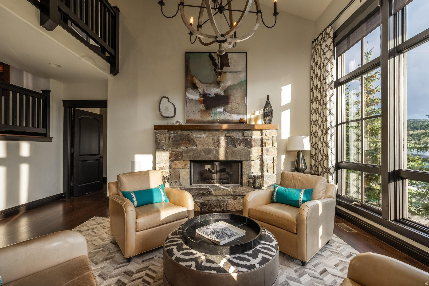 APRIL MOUNTAIN - Residential