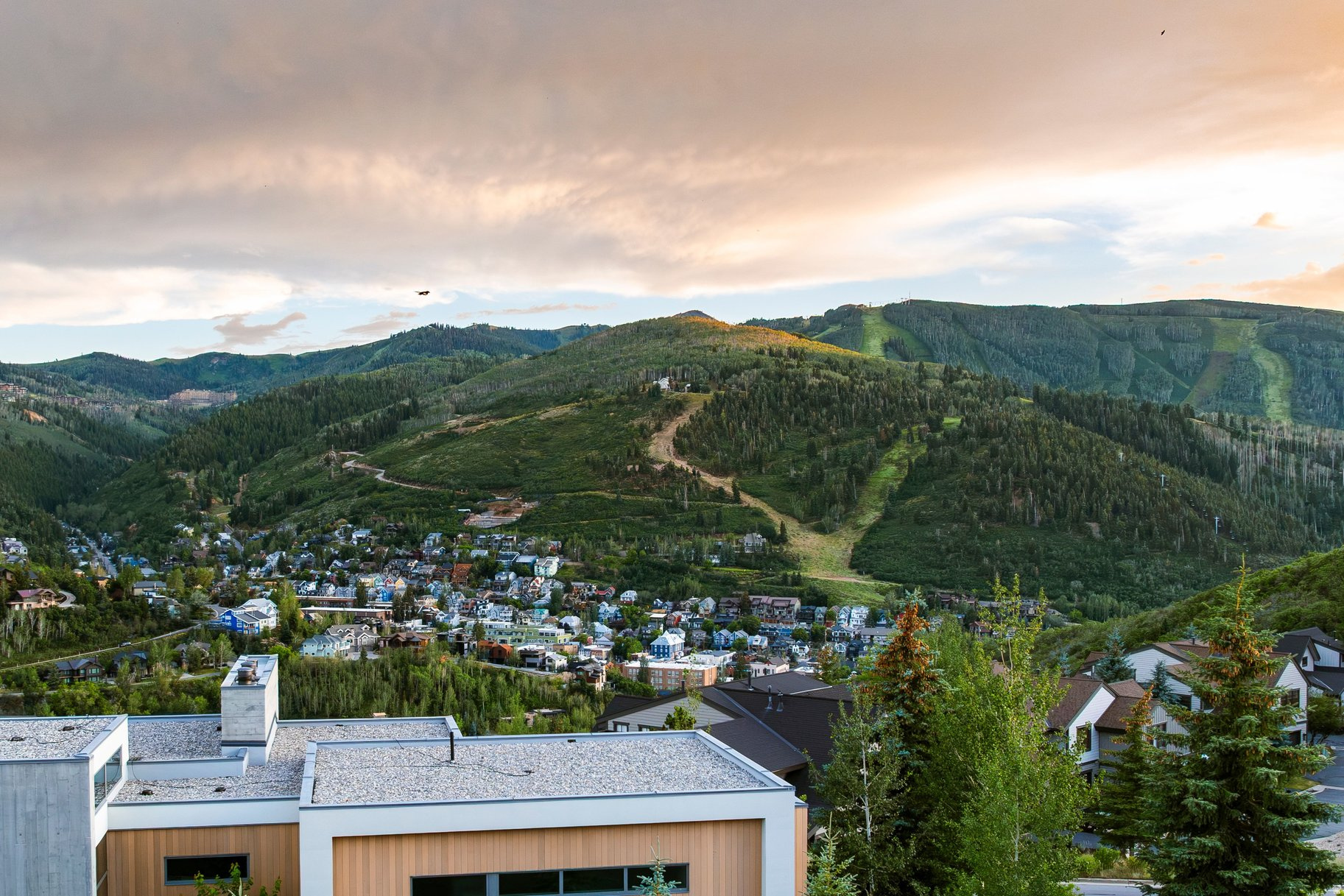 APRIL MOUNTAIN - Residential