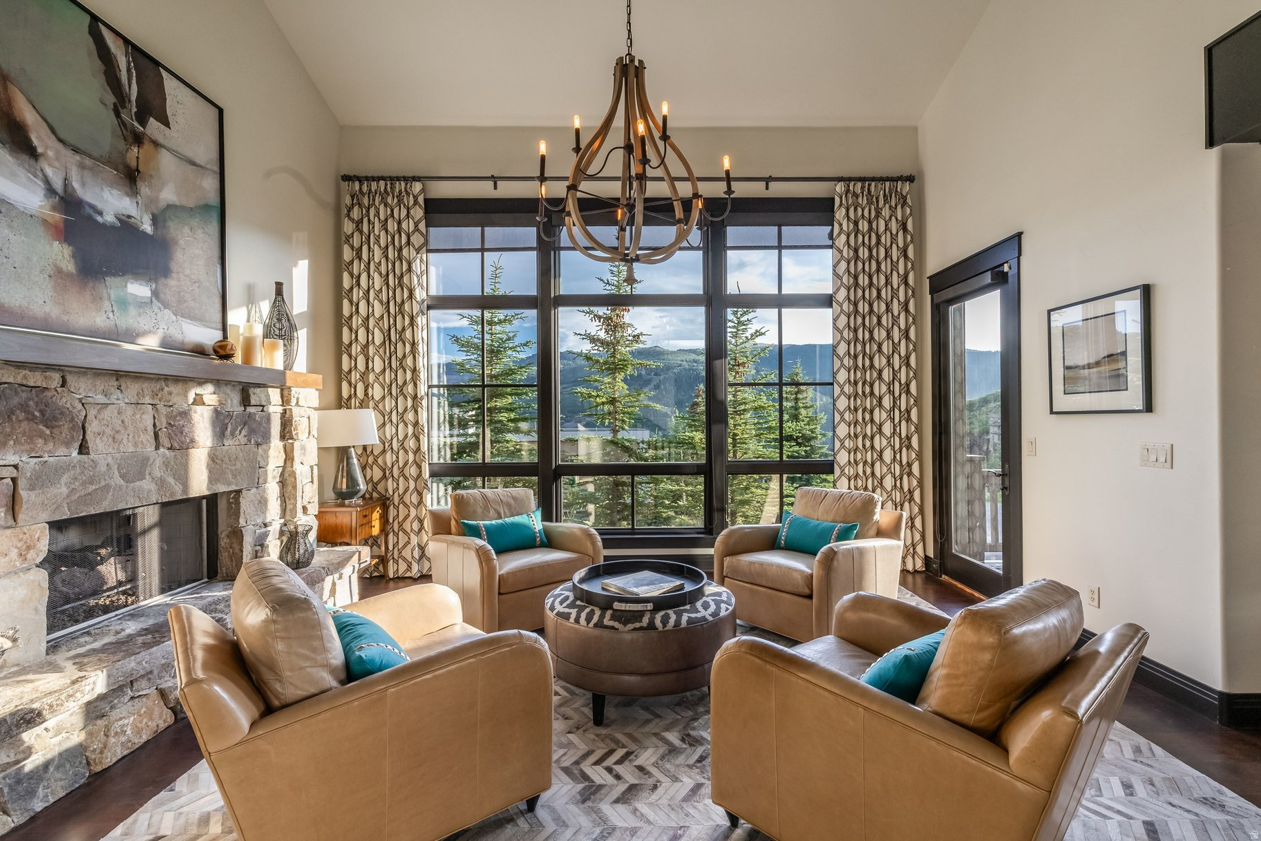 APRIL MOUNTAIN - Residential