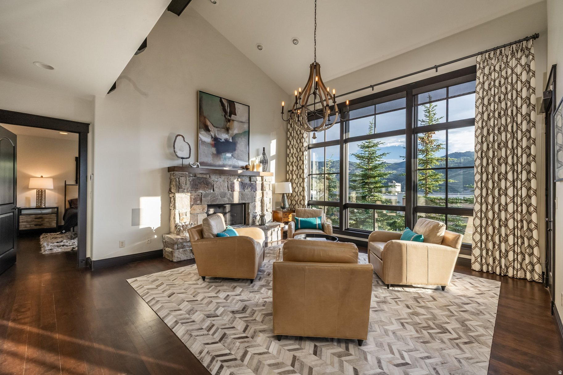 APRIL MOUNTAIN - Residential