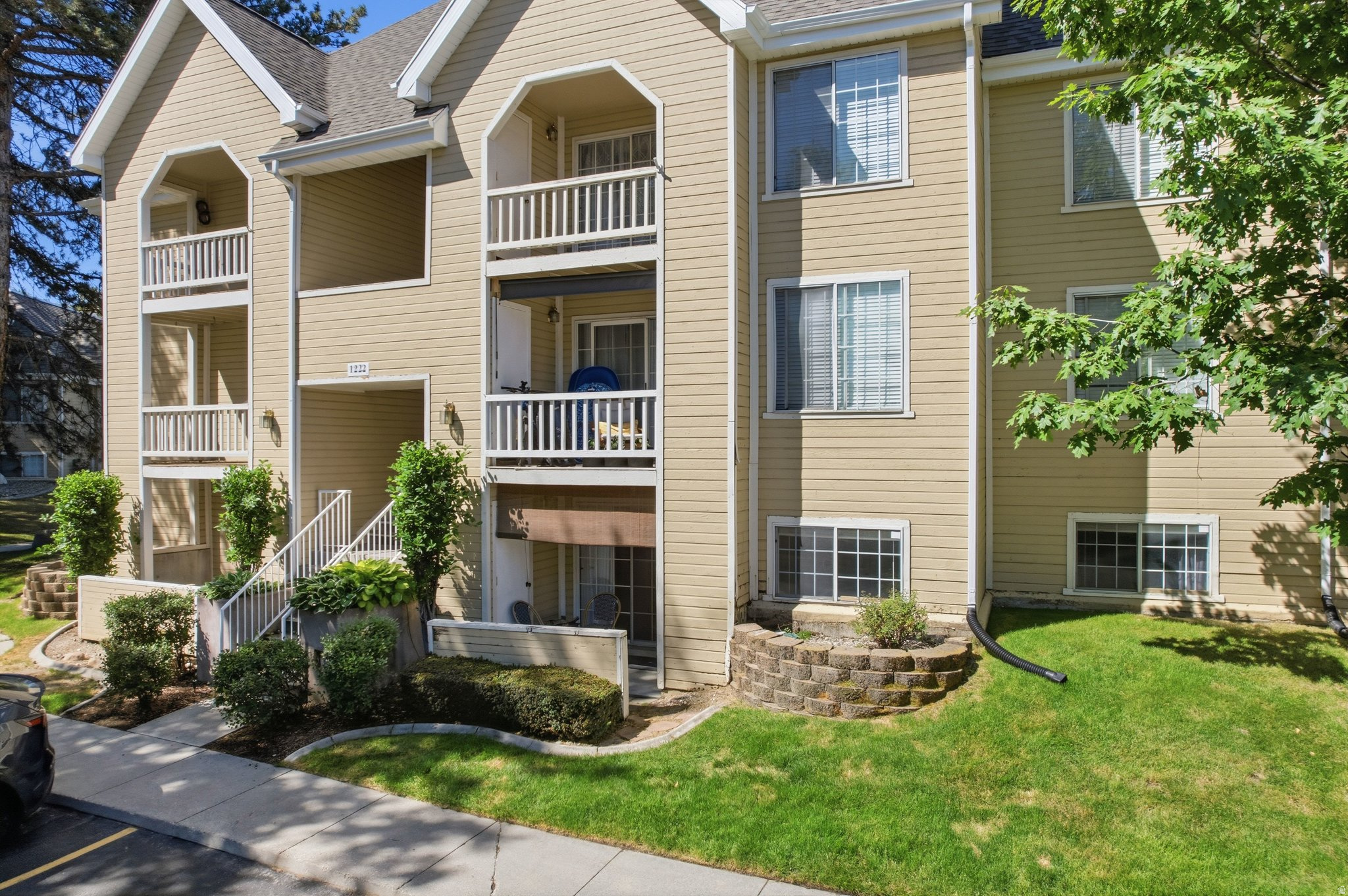WATERSIDE CONDOS - Residential