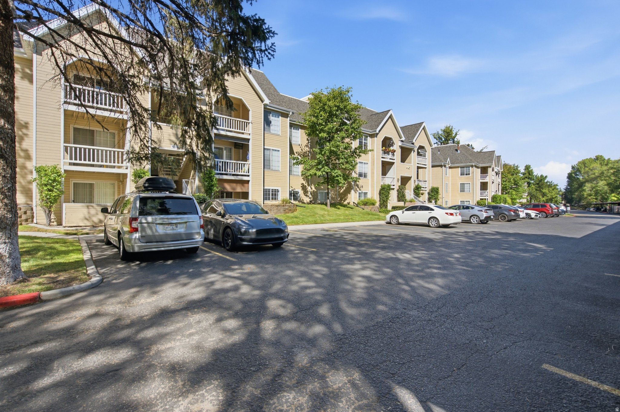 WATERSIDE CONDOS - Residential