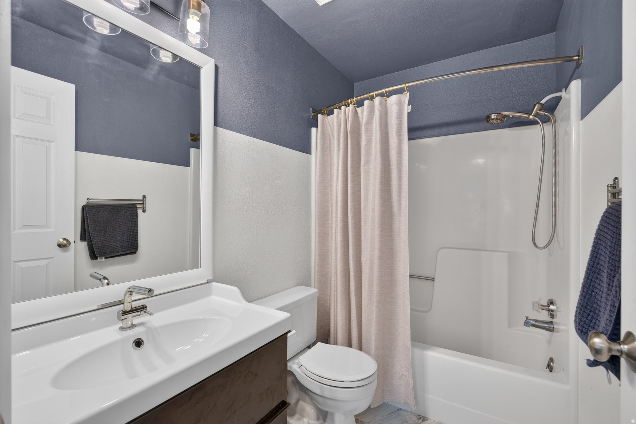 WATERSIDE CONDOS - Residential