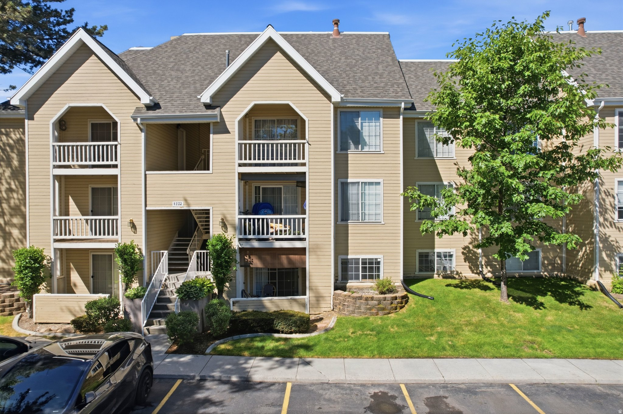 WATERSIDE CONDOS - Residential