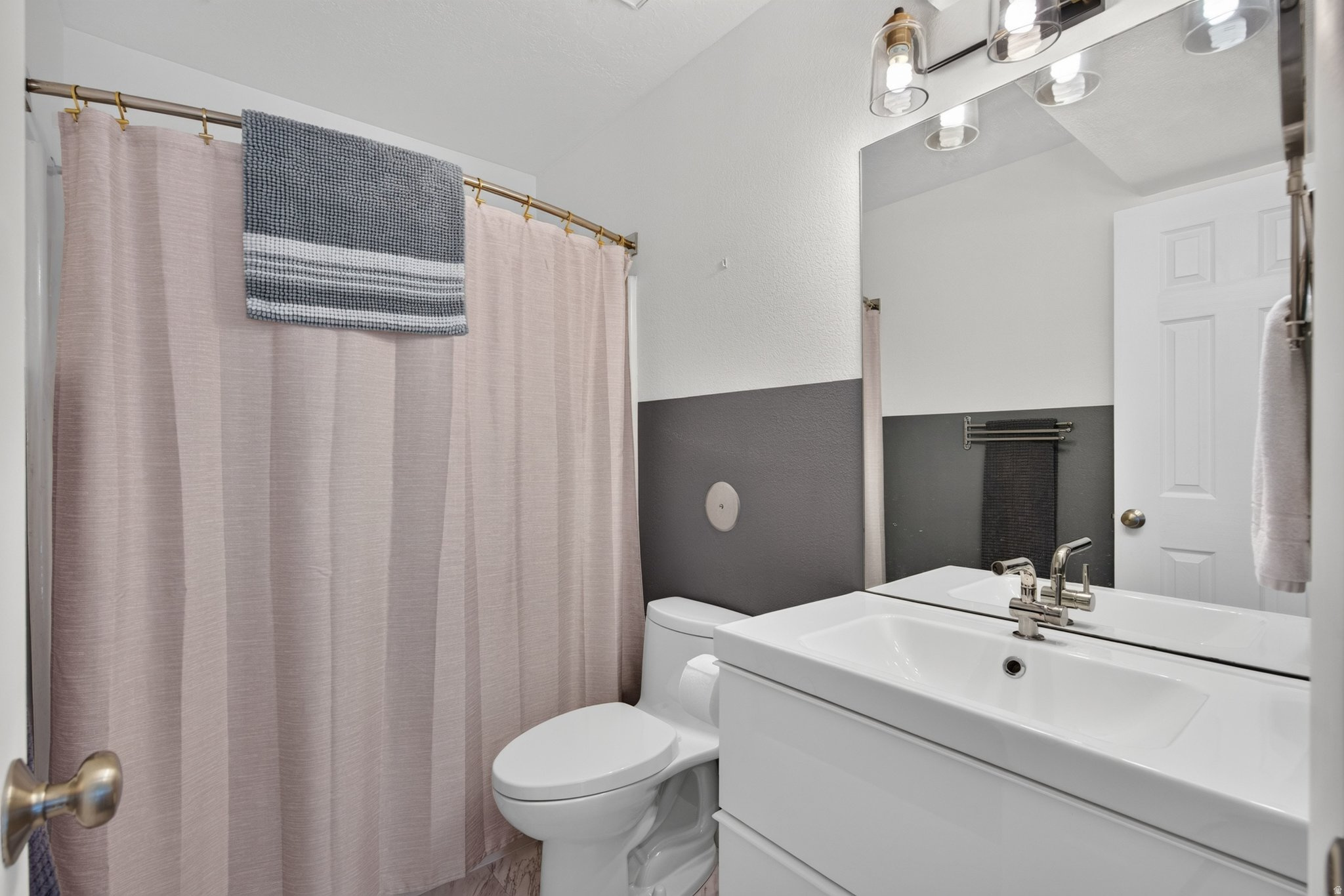 WATERSIDE CONDOS - Residential
