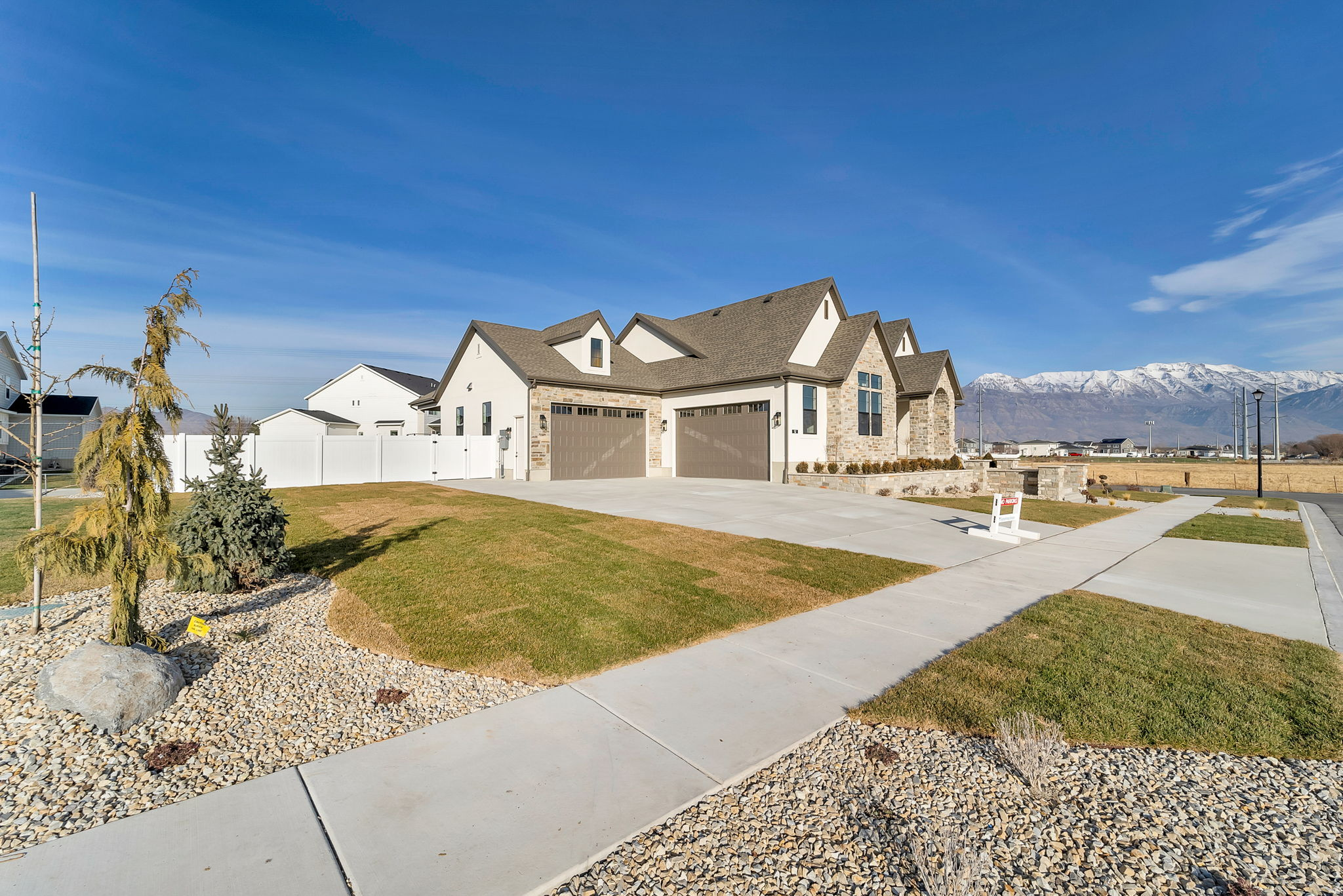 GRANDEUR ESTATES - Residential