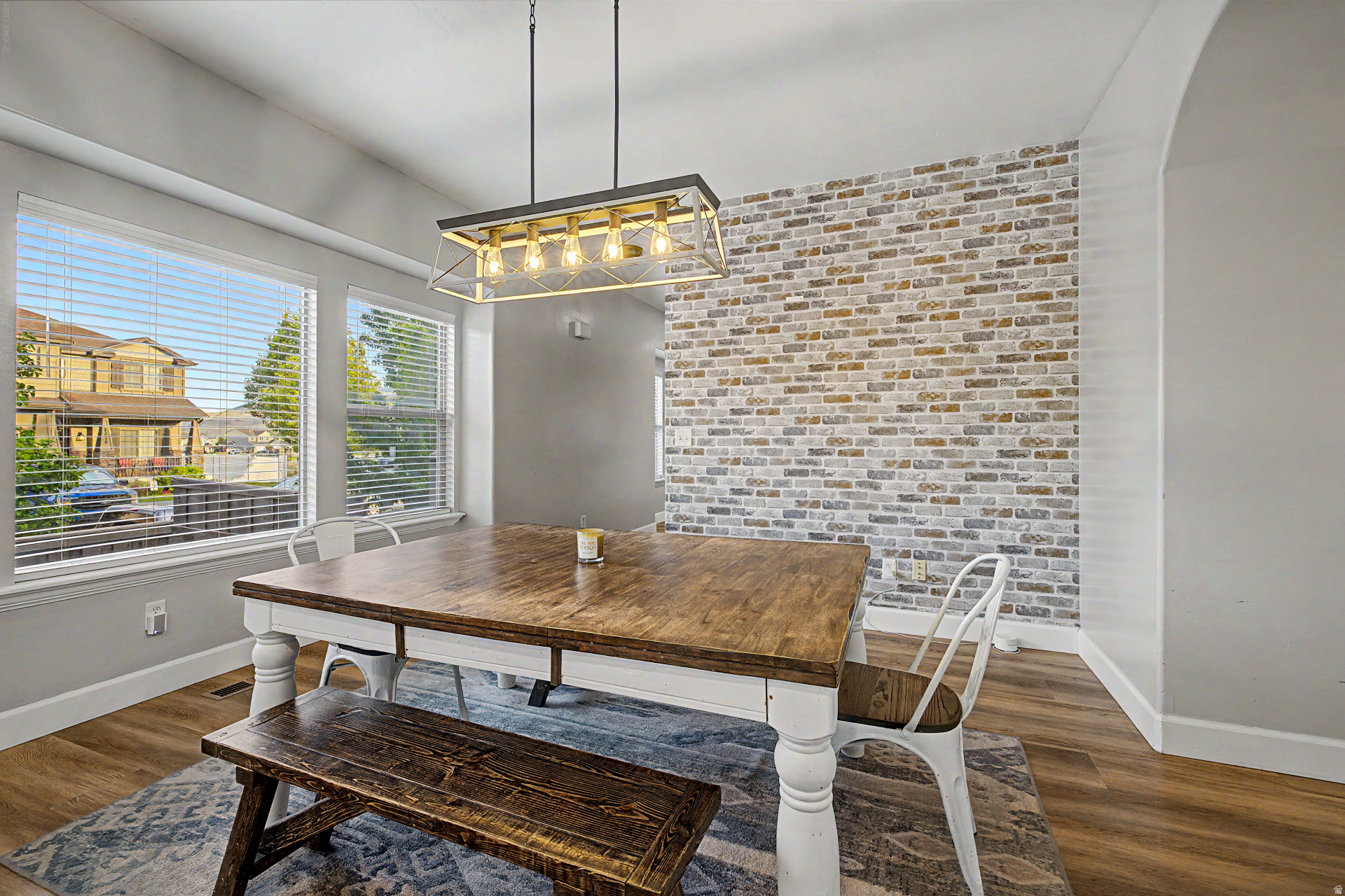 EAGLES GATE - Residential