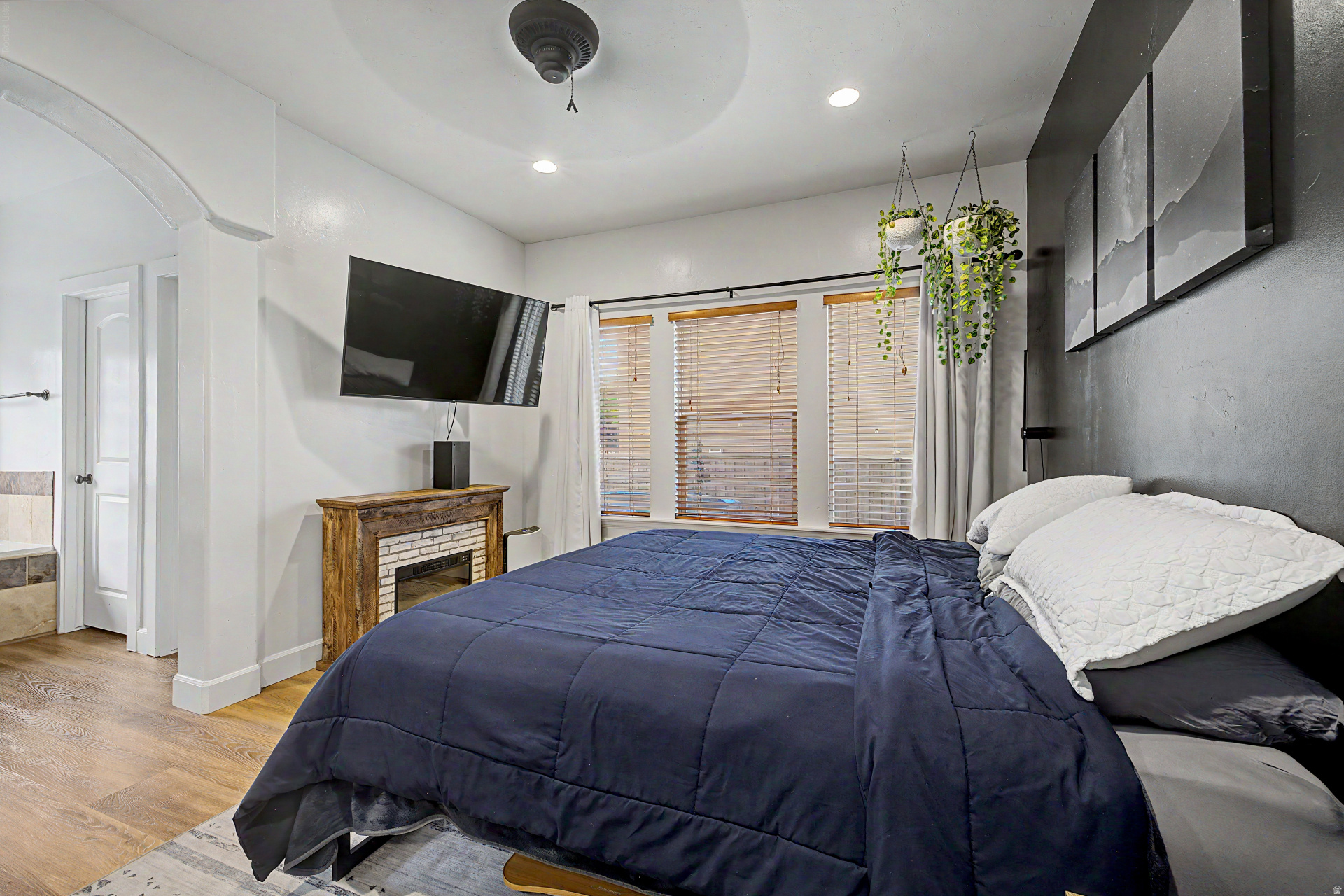 EAGLES GATE - Residential