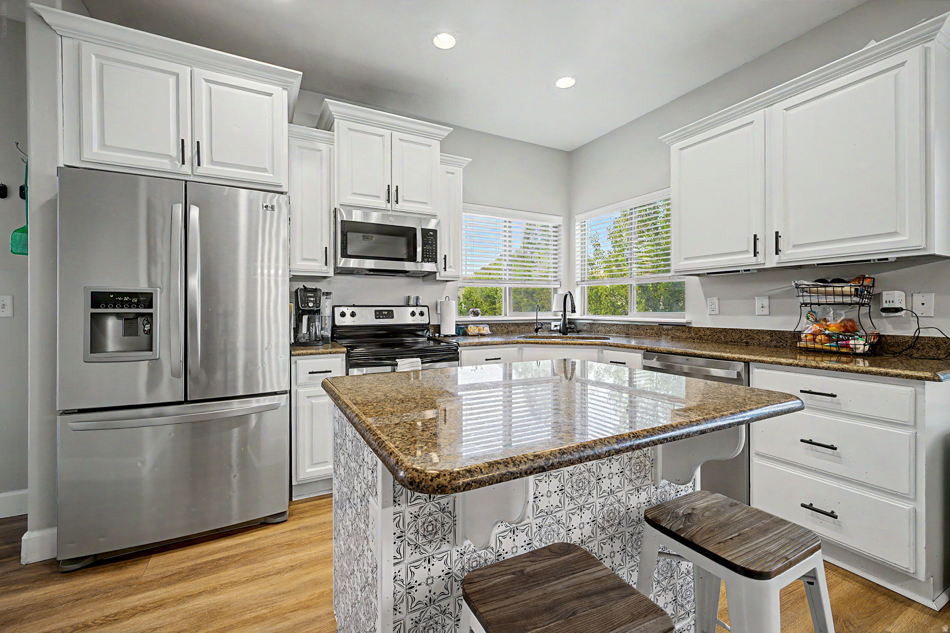 EAGLES GATE - Residential