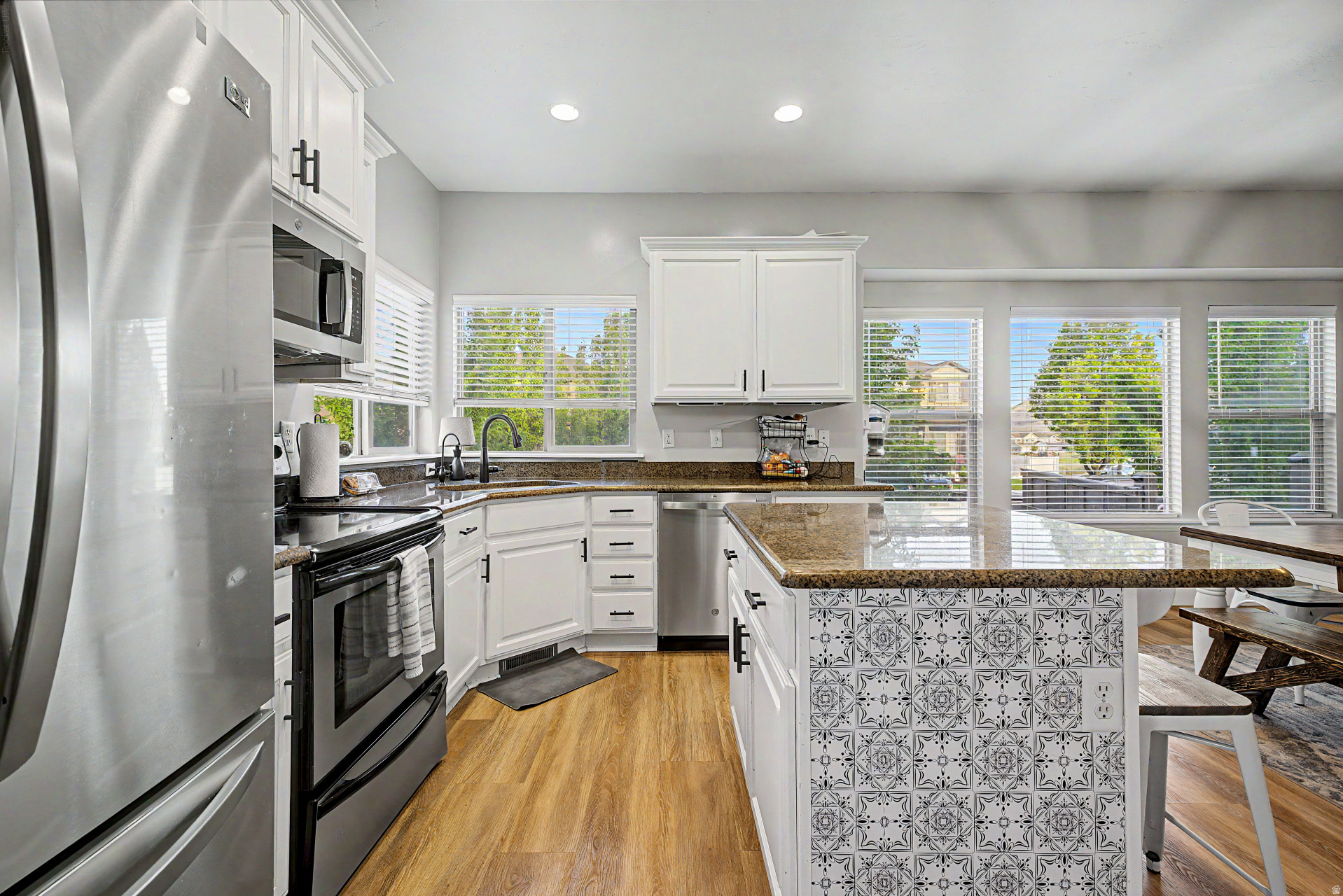 EAGLES GATE - Residential