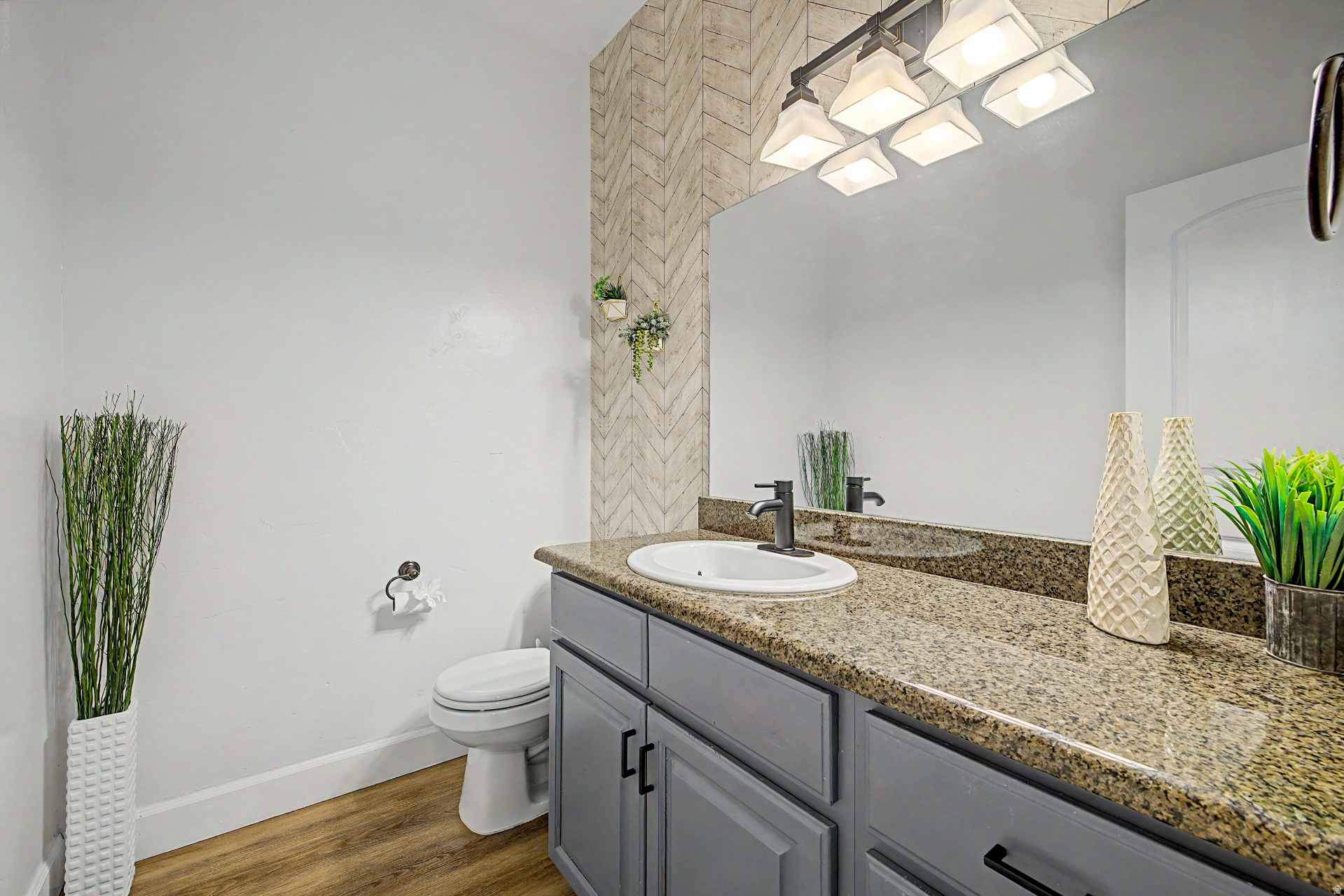 EAGLES GATE - Residential