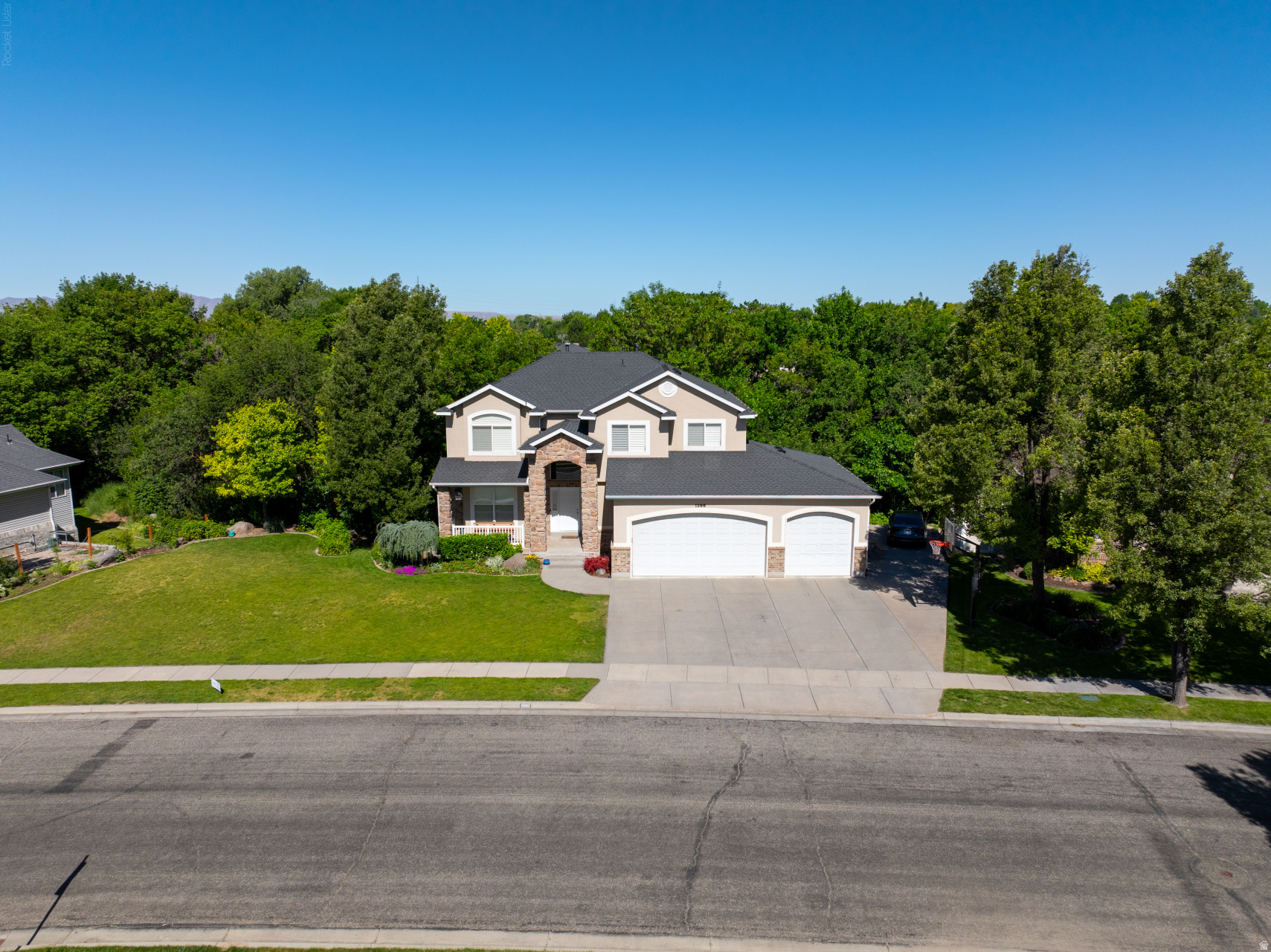 FOX POINTE - Residential