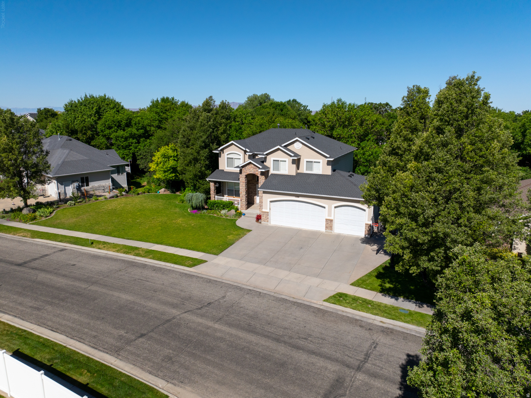FOX POINTE - Residential
