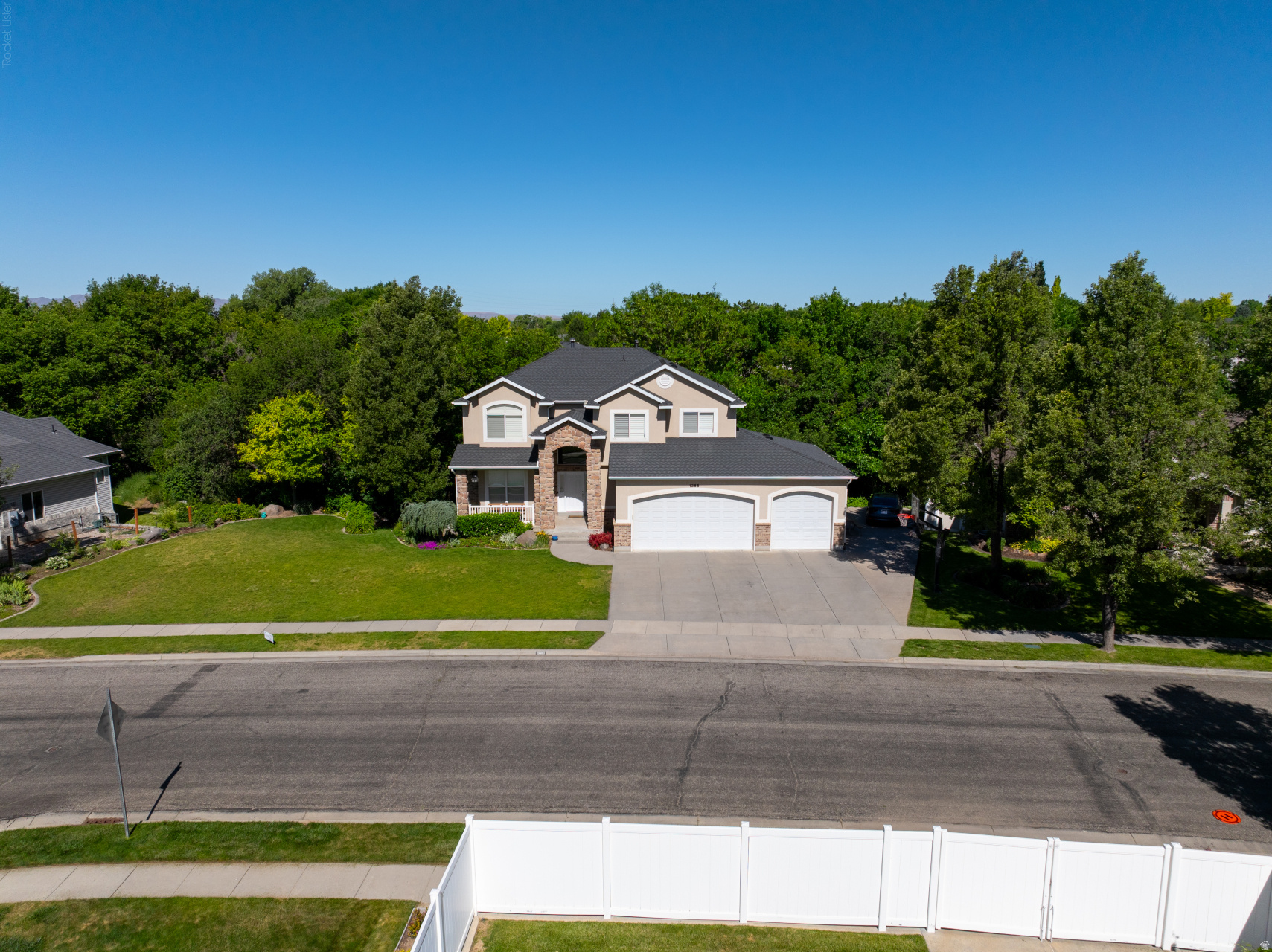 FOX POINTE - Residential