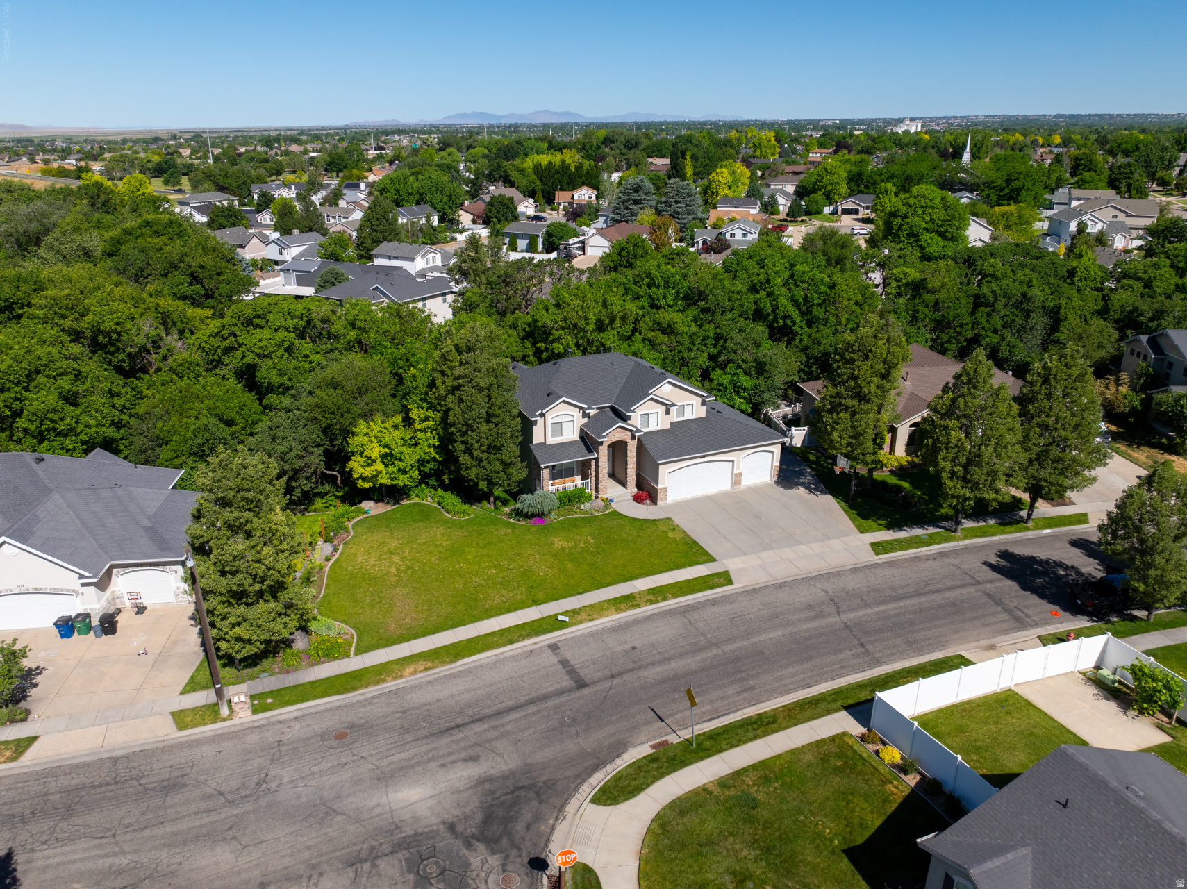 FOX POINTE - Residential