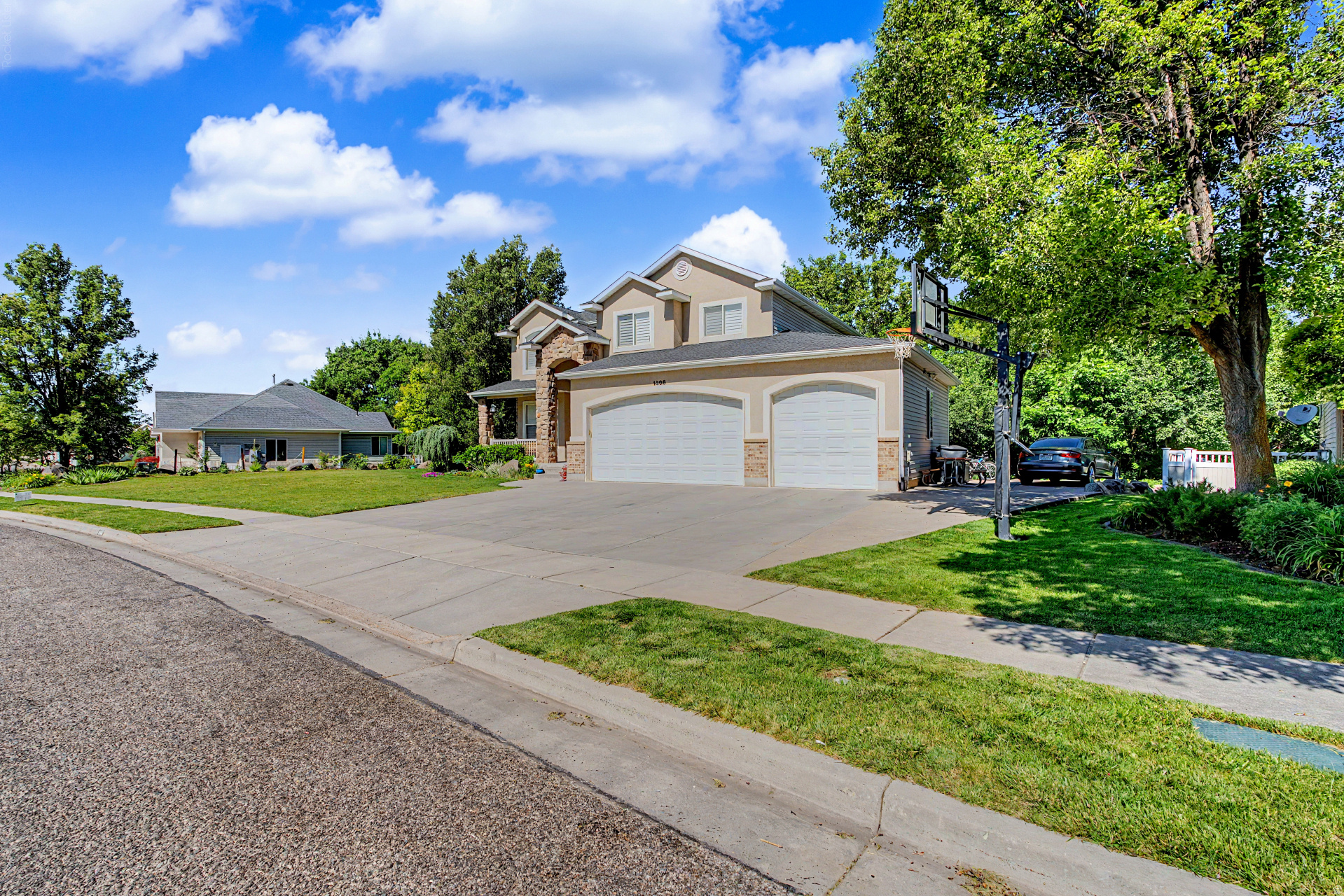 FOX POINTE - Residential