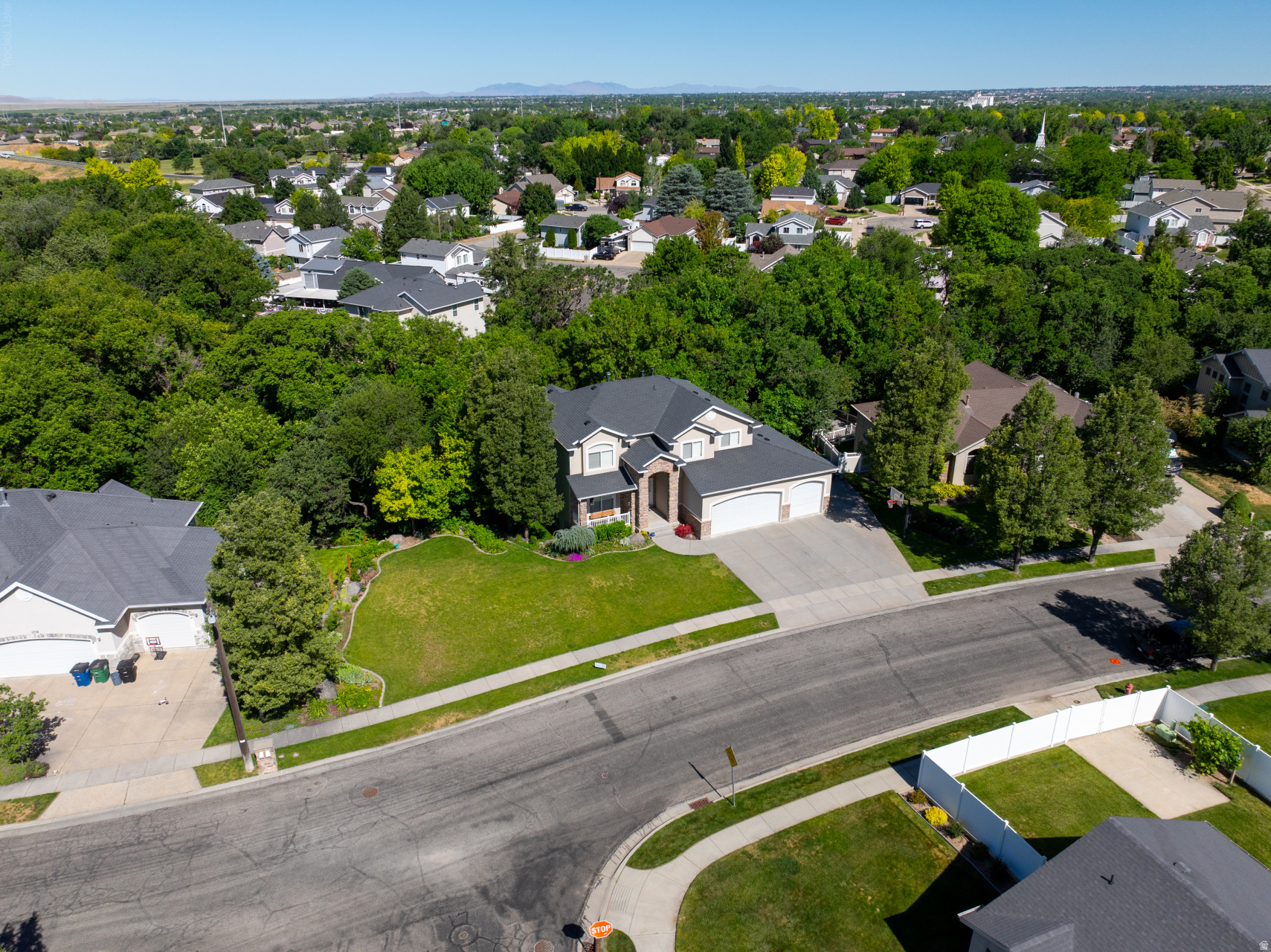 FOX POINTE - Residential