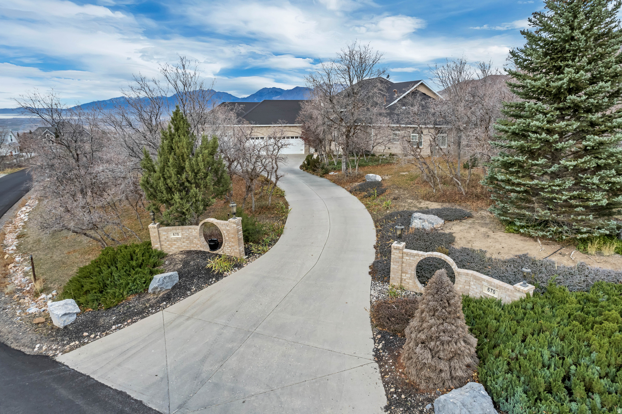 FLINTRIDGE - Residential
