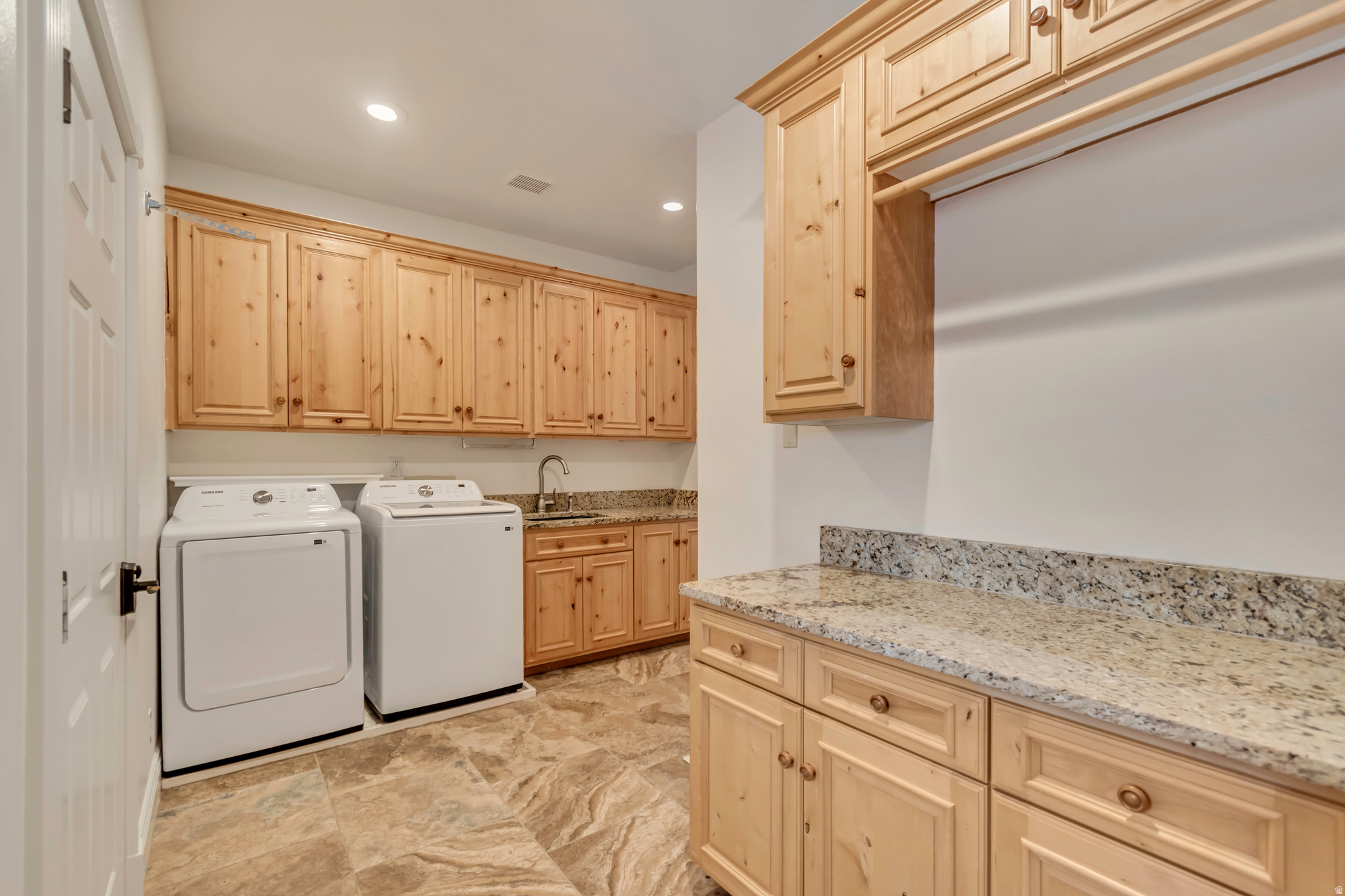 FLINTRIDGE - Residential
