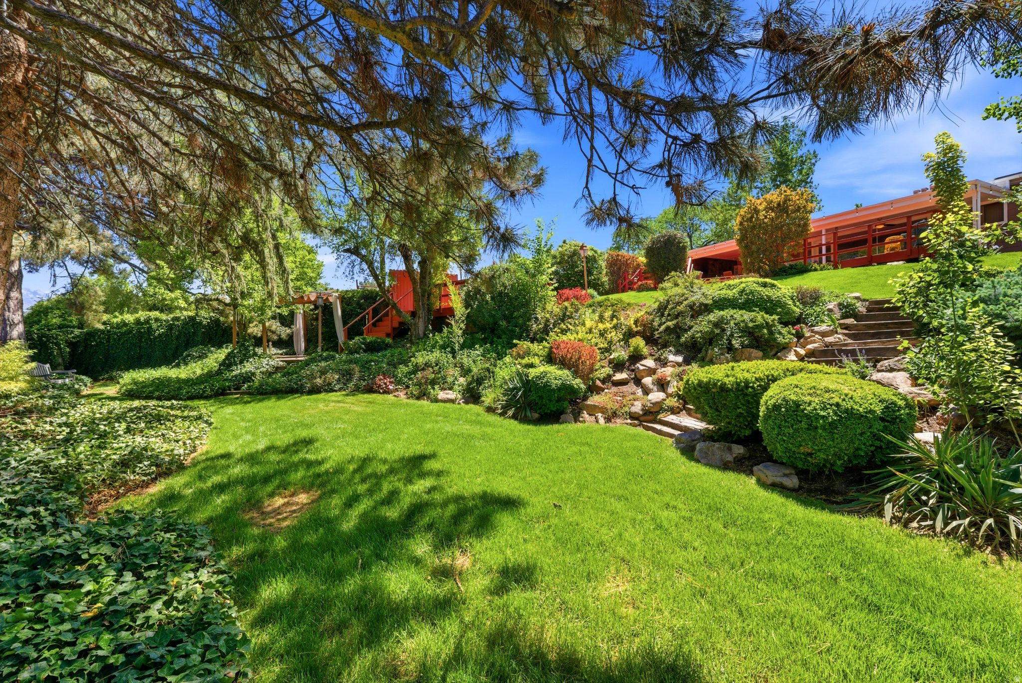 MURRAY HILL GARDENS - Residential