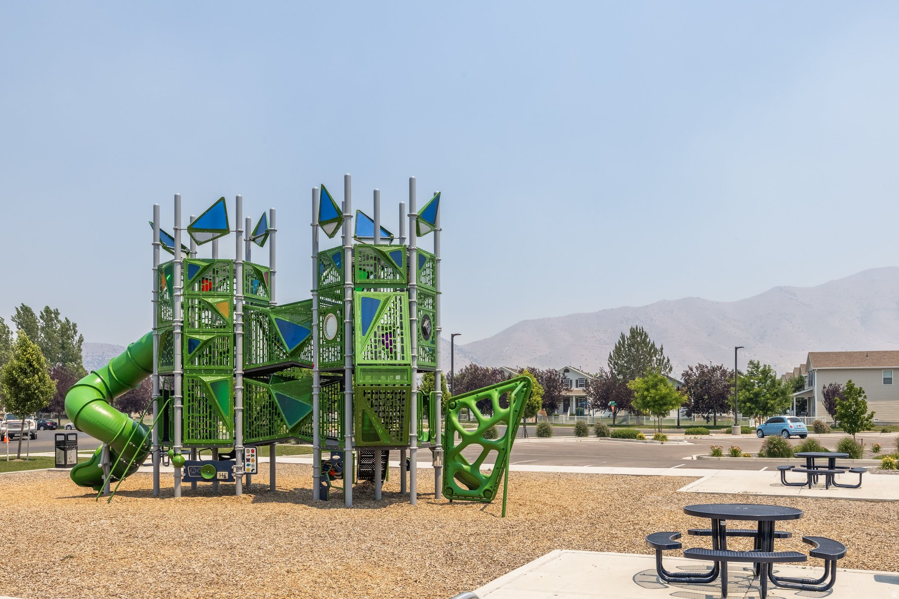 COLONIAL PARK - Residential