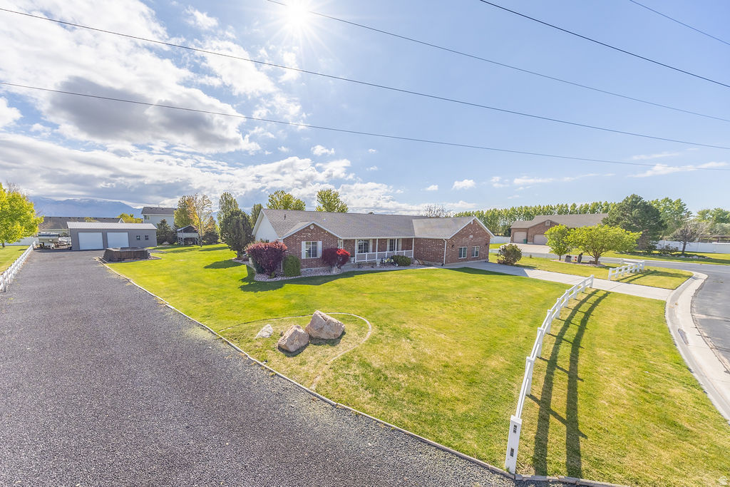 Huge sinlge level living home! This home has room for entertaining in the house and out in the large yard. Walk in and notice right away how open the home is and all the nautral light. HUGE family room! Mother in law apartment. This home has no wasted space. Back up generator. Large yard, with tree house, zipline off of the treehouse. Pond in the yard. Huge detatched 3 gar garage with lots of storage. Come and see this amazing single level home.