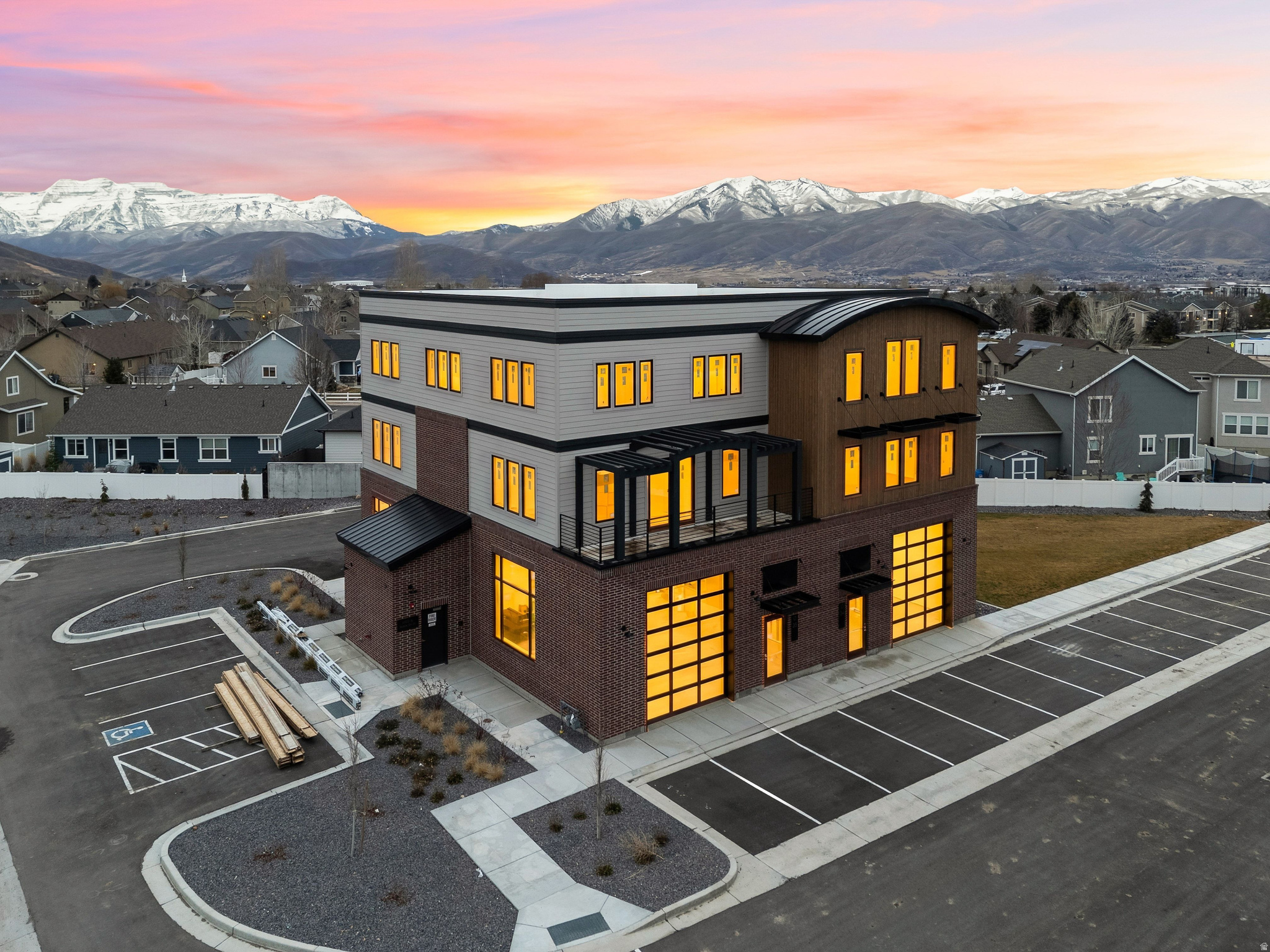 MOUNTAIN VIEW COMMONS - Residential