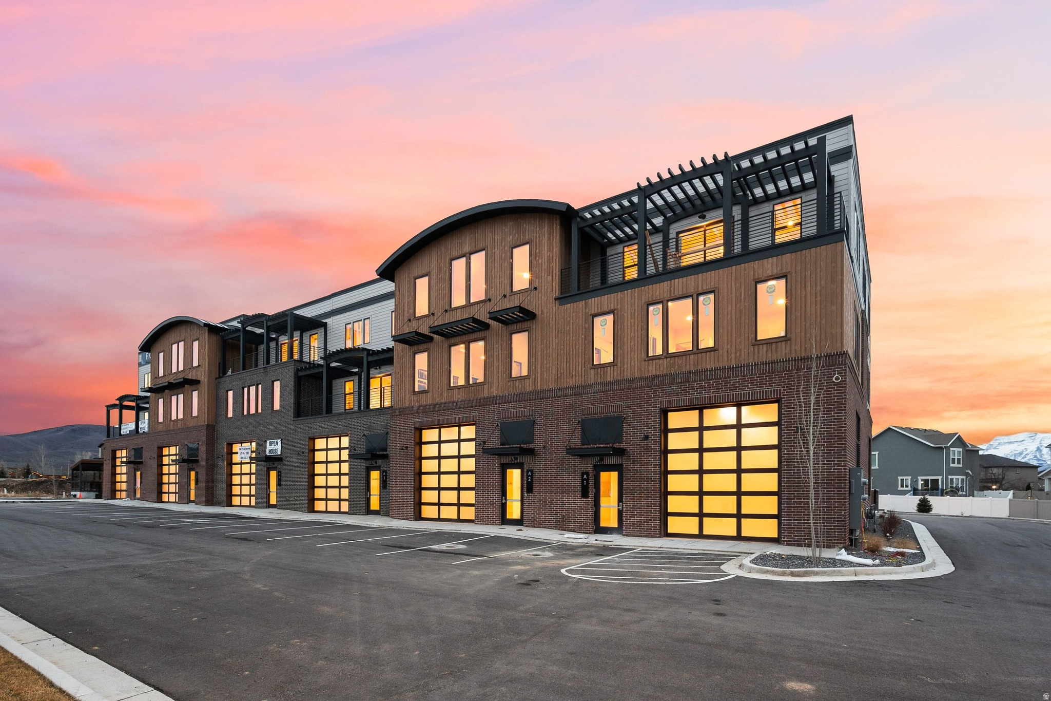 MOUNTAIN VIEW COMMONS - Residential
