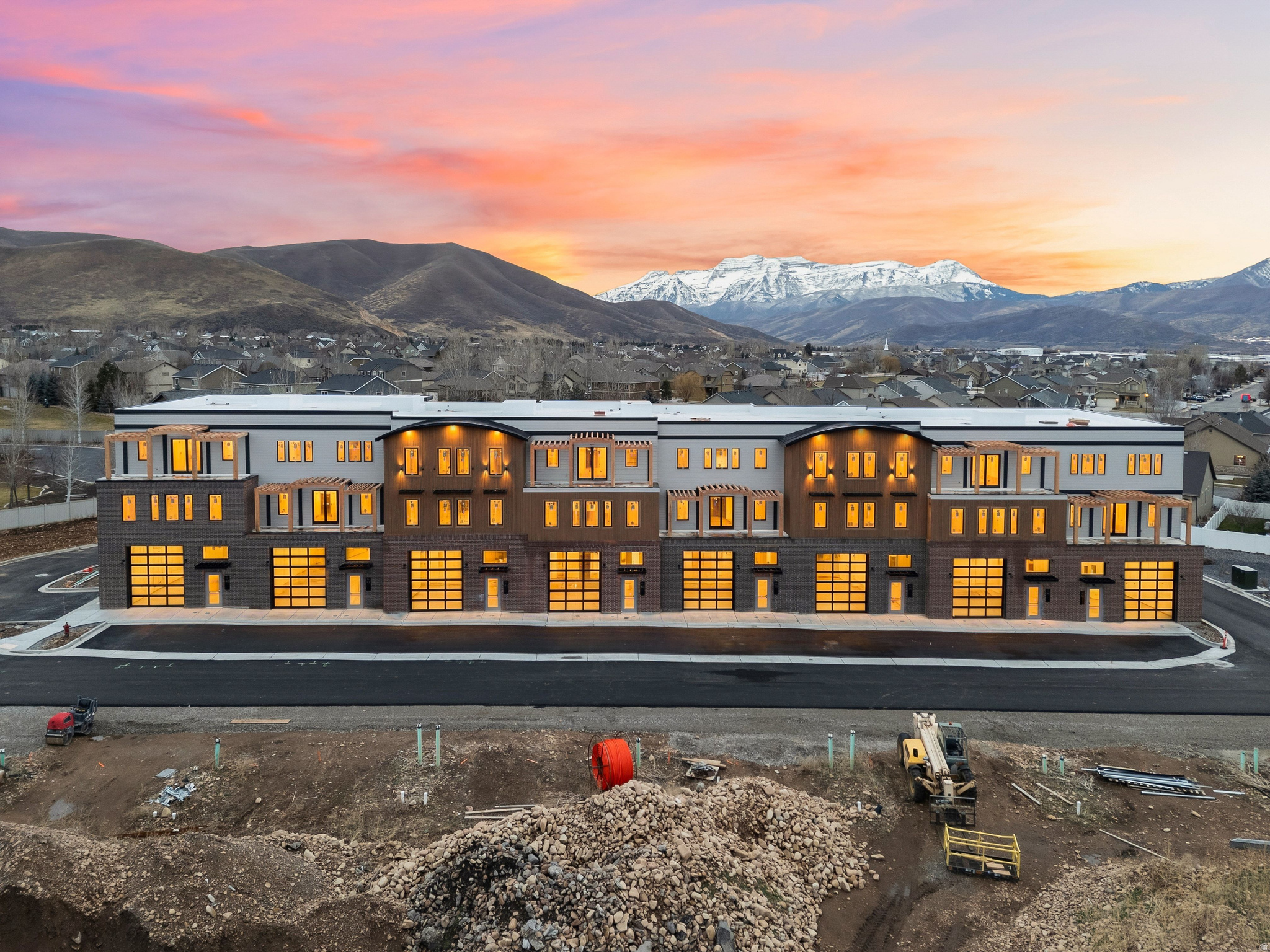 MOUNTAIN VIEW COMMONS - Residential