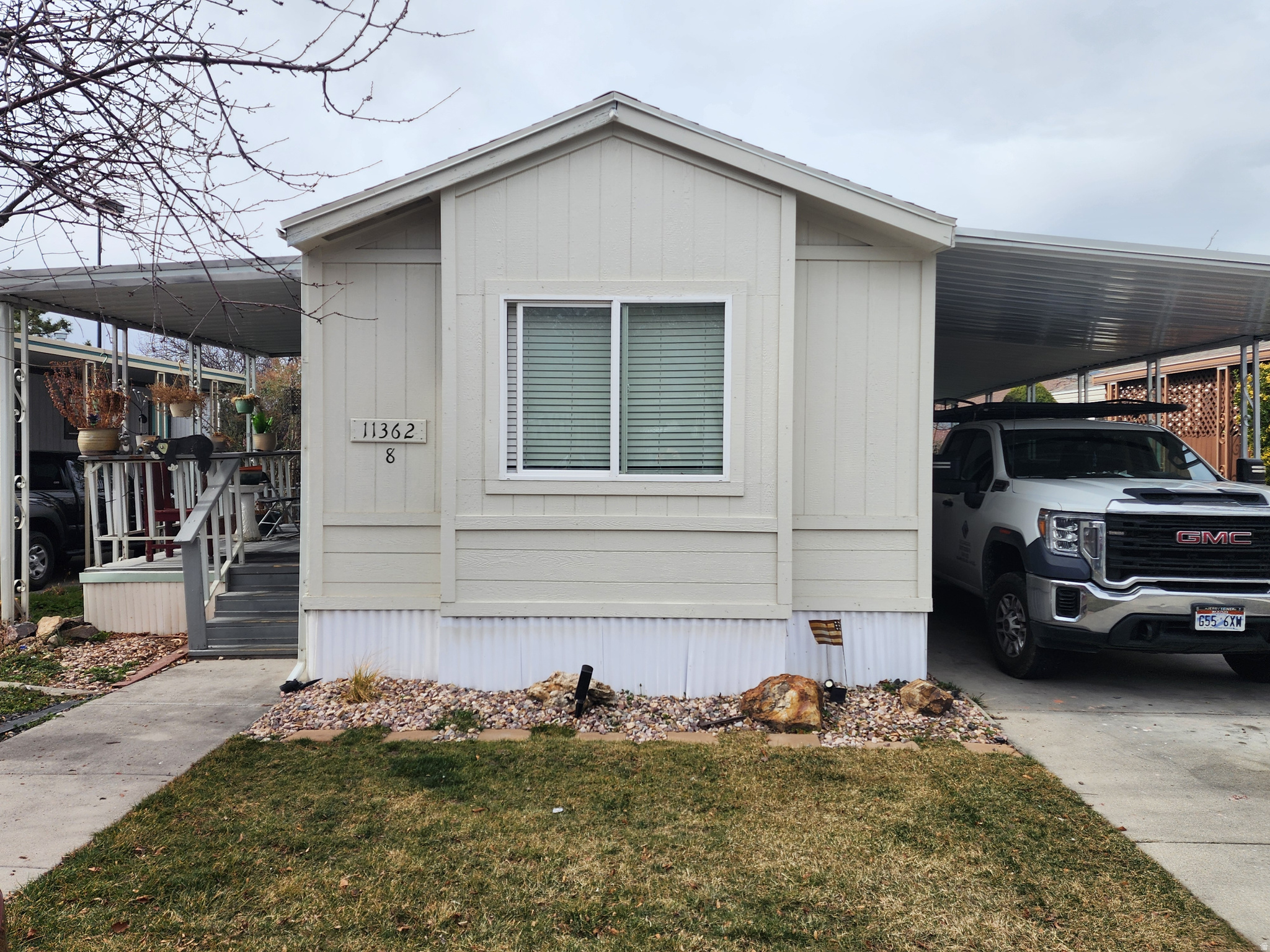 Perfect starter home awaits you in Sandy! Larger than your average single wide! Built in extension in living room! Located in one of the most well kept communities in the valley! Just a turn away from life's necessities! We have MANY financing options to meet your needs! Sq. Ft provided as a courtesy measurement only. Buyer/Buyer Broker to verify all information.