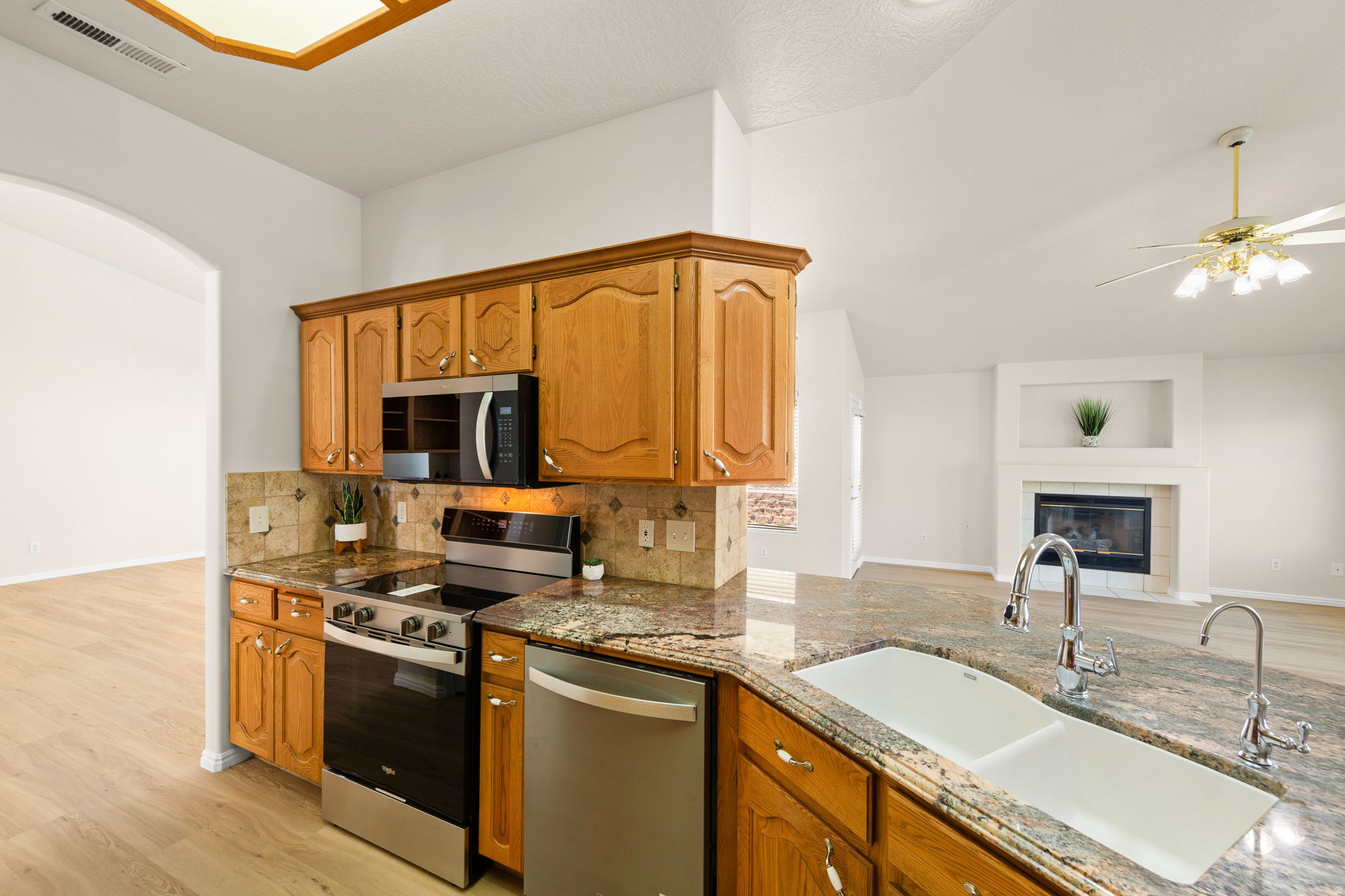 VISTA DEL SOL TH 1 - Residential