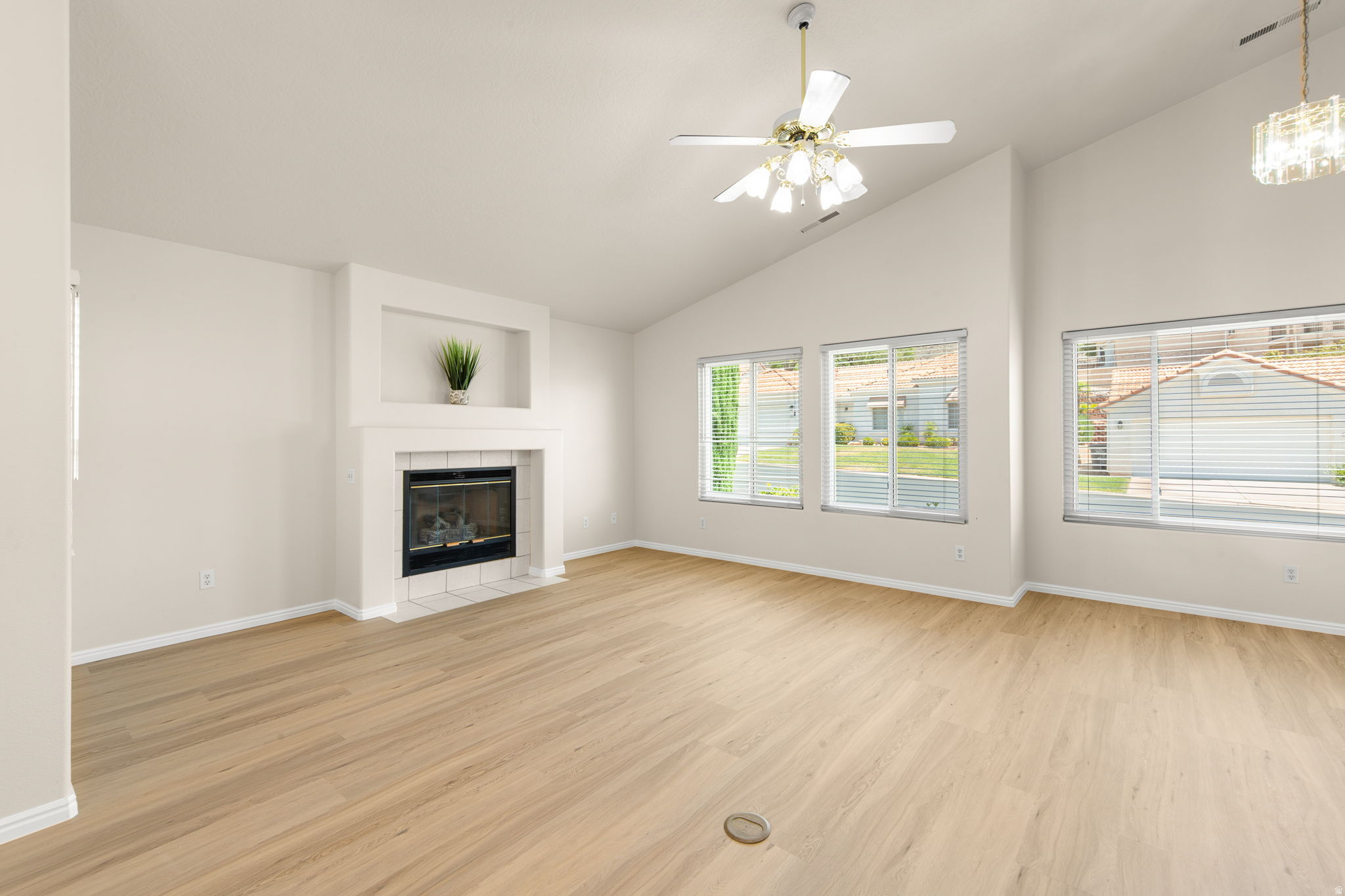 VISTA DEL SOL TH 1 - Residential