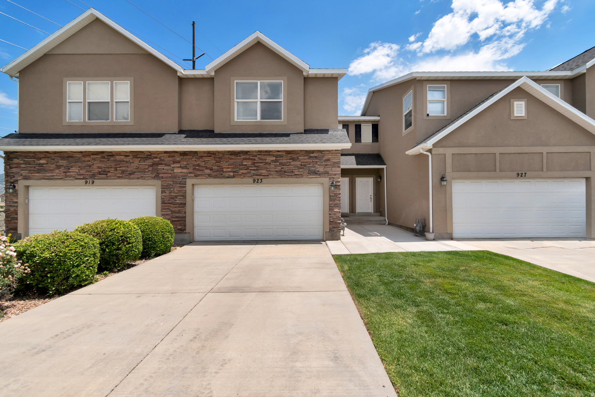 Updated, spacious, and move-in ready! This exceptional Spanish Fork townhome offers 3 bedrooms, 3 bathrooms with breathtaking mountain views. The beautifully updated kitchen serves as the heart of the home, featuring stylish finishes and plenty of space to gather and entertain. Downstairs, the fully finished basement includes a versatile salon space that can easily function as a home office, studio, gym, or business space. With a 2-car garage, generous living areas, and a layout designed for modern living, this home stands out from the competition. Conveniently located near shopping, dining, parks, and freeway access, this is an opportunity you won't want to miss.   Square footage figures are provided as a courtesy estimate only and were obtained from Records . Buyer is advised to obtain an independent measurement.