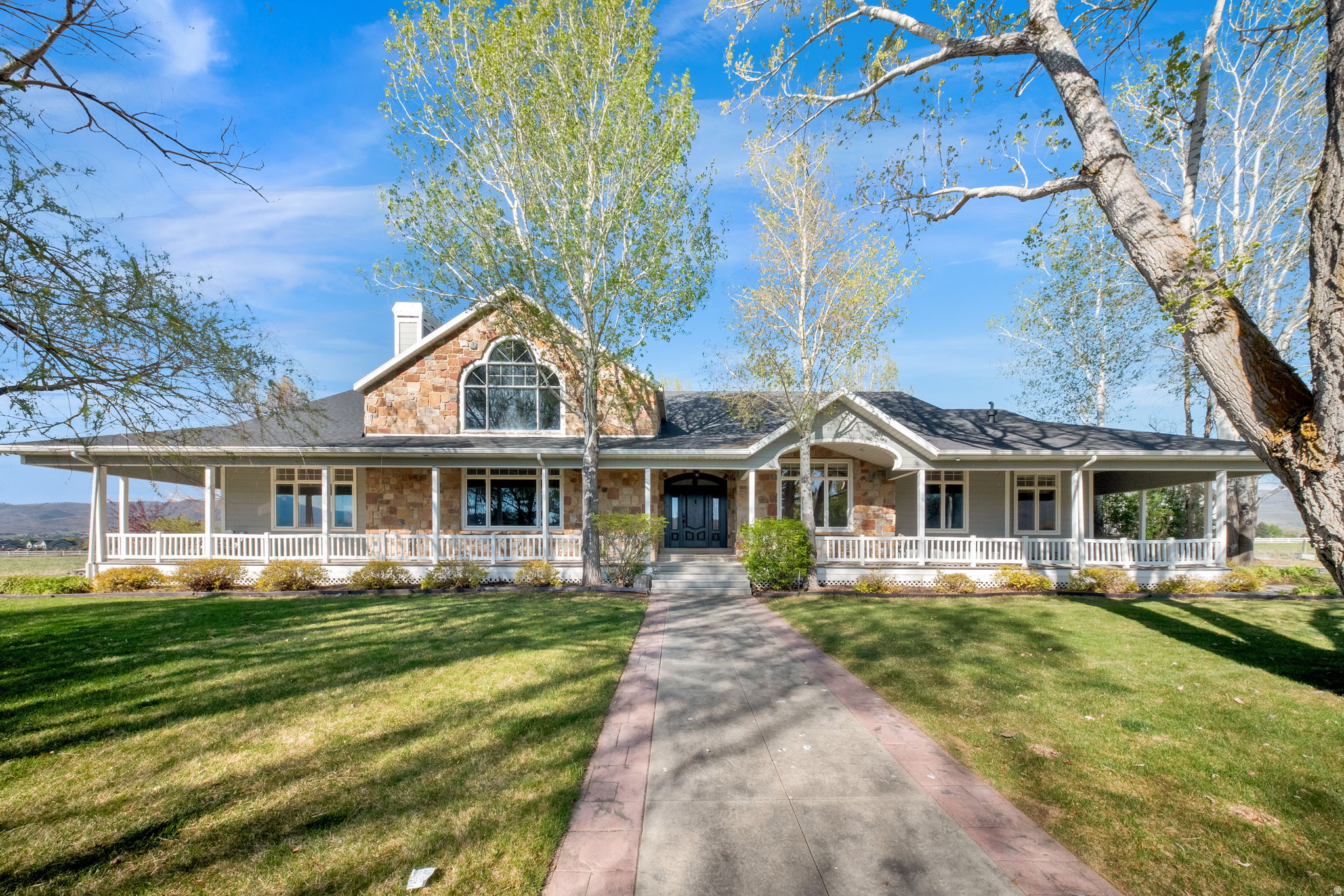 CREEK SIDE - Residential